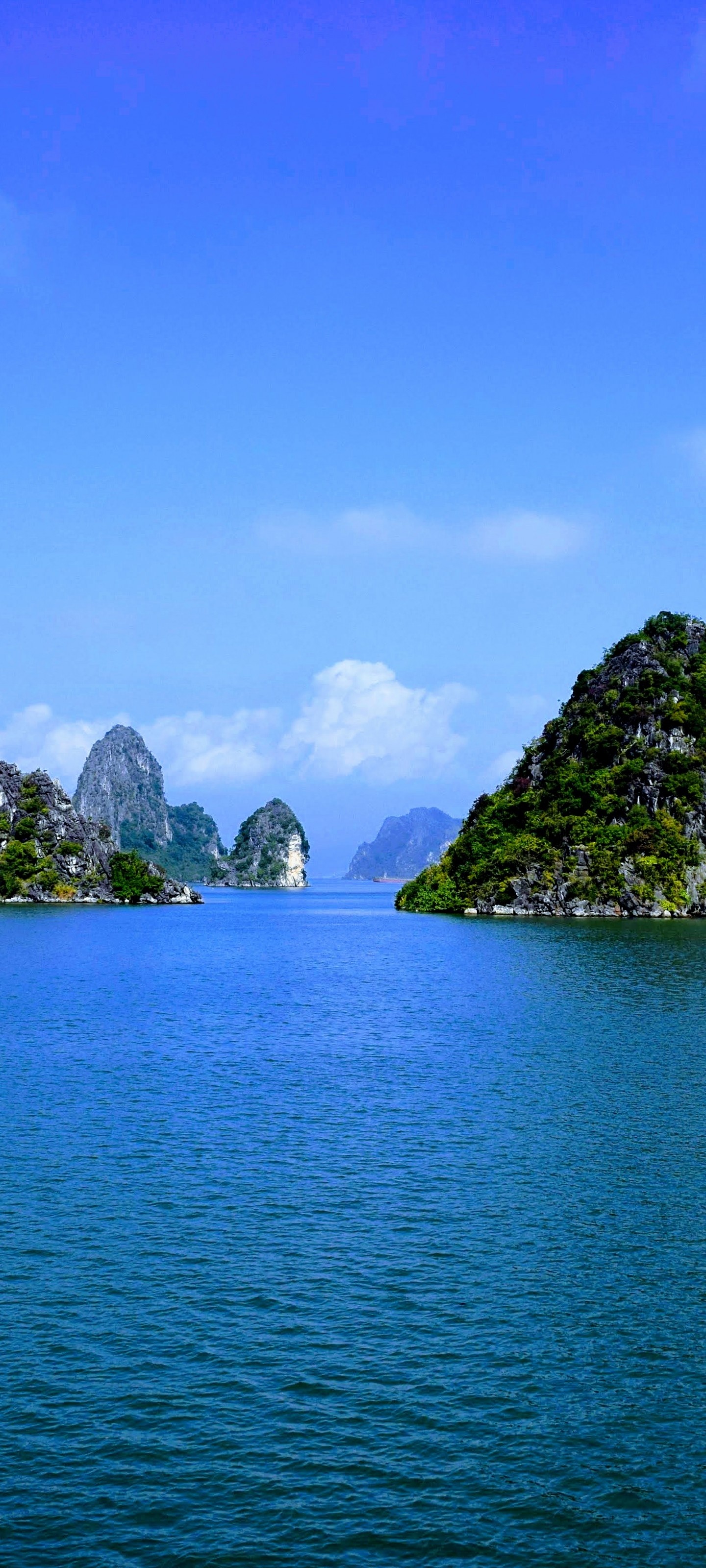 Ha Long Bay, Breathtaking wallpaper, Captivating beauty, Serene escape, 1440x3200 HD Phone