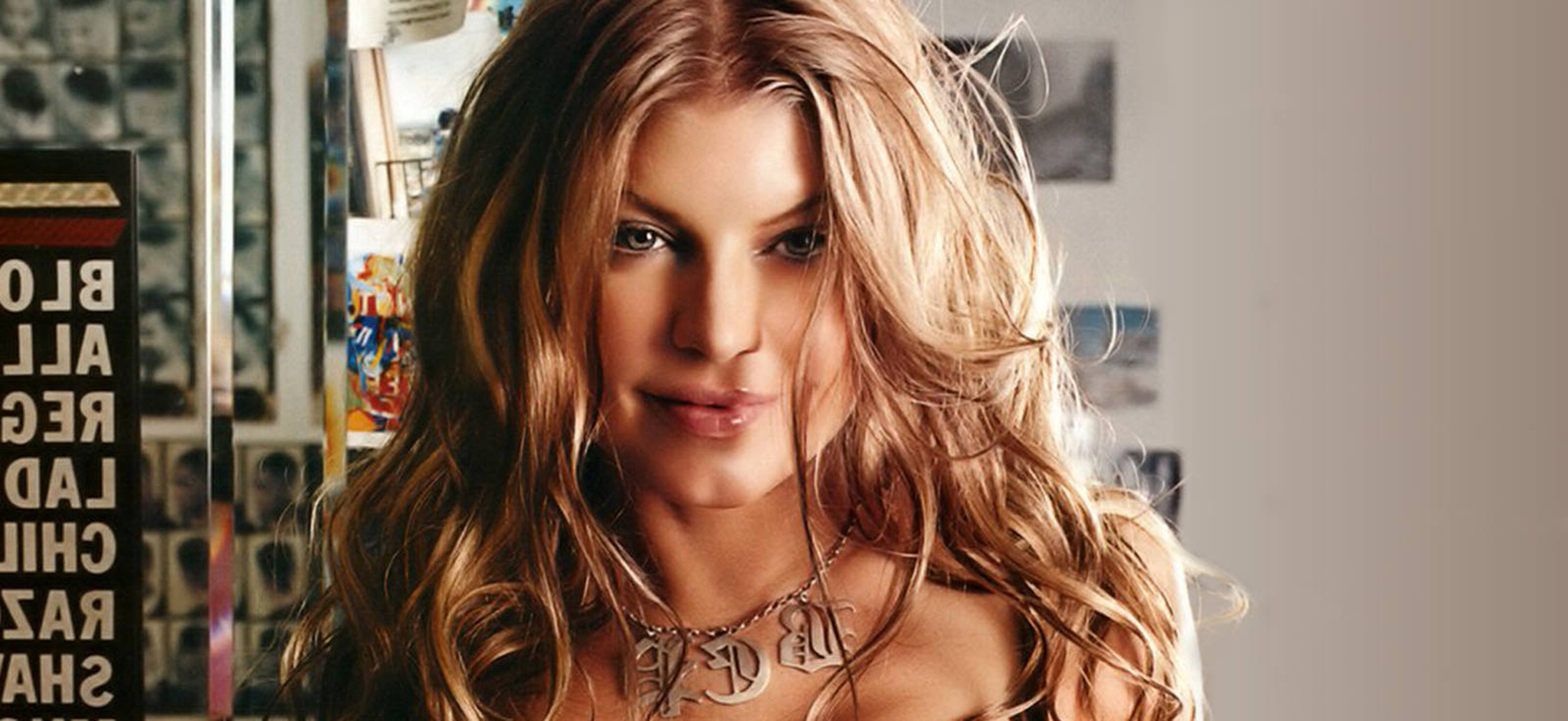 Fergie: "Glamorous" was released as the third single on February 20, 2007. 2350x1080 Dual Screen Background.