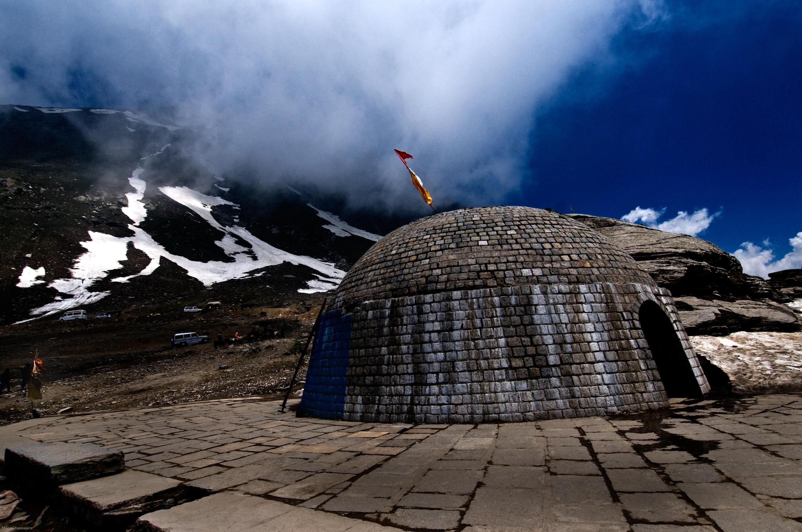 Tibetan Highlands, Stone igloo, Amazing buildings, Fantastic voyage, 2710x1800 HD Desktop