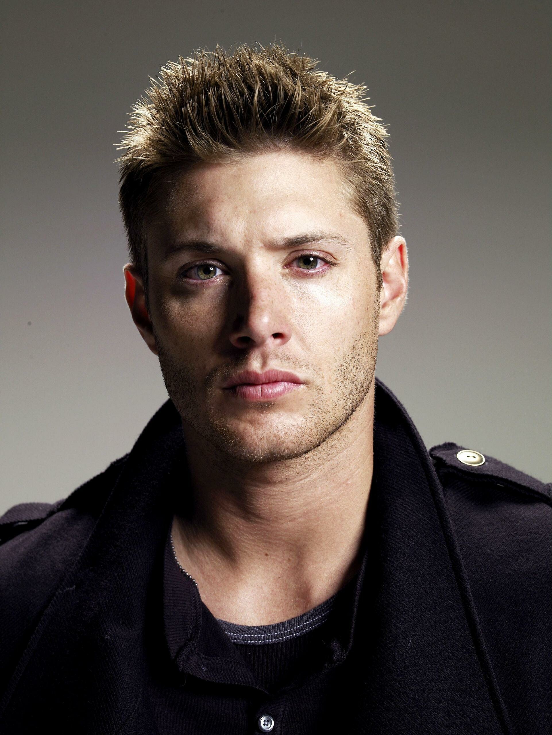Jensen Ackles: Took on the role of Jason Teague in The WB/CW's Smallville. 1930x2560 HD Background.