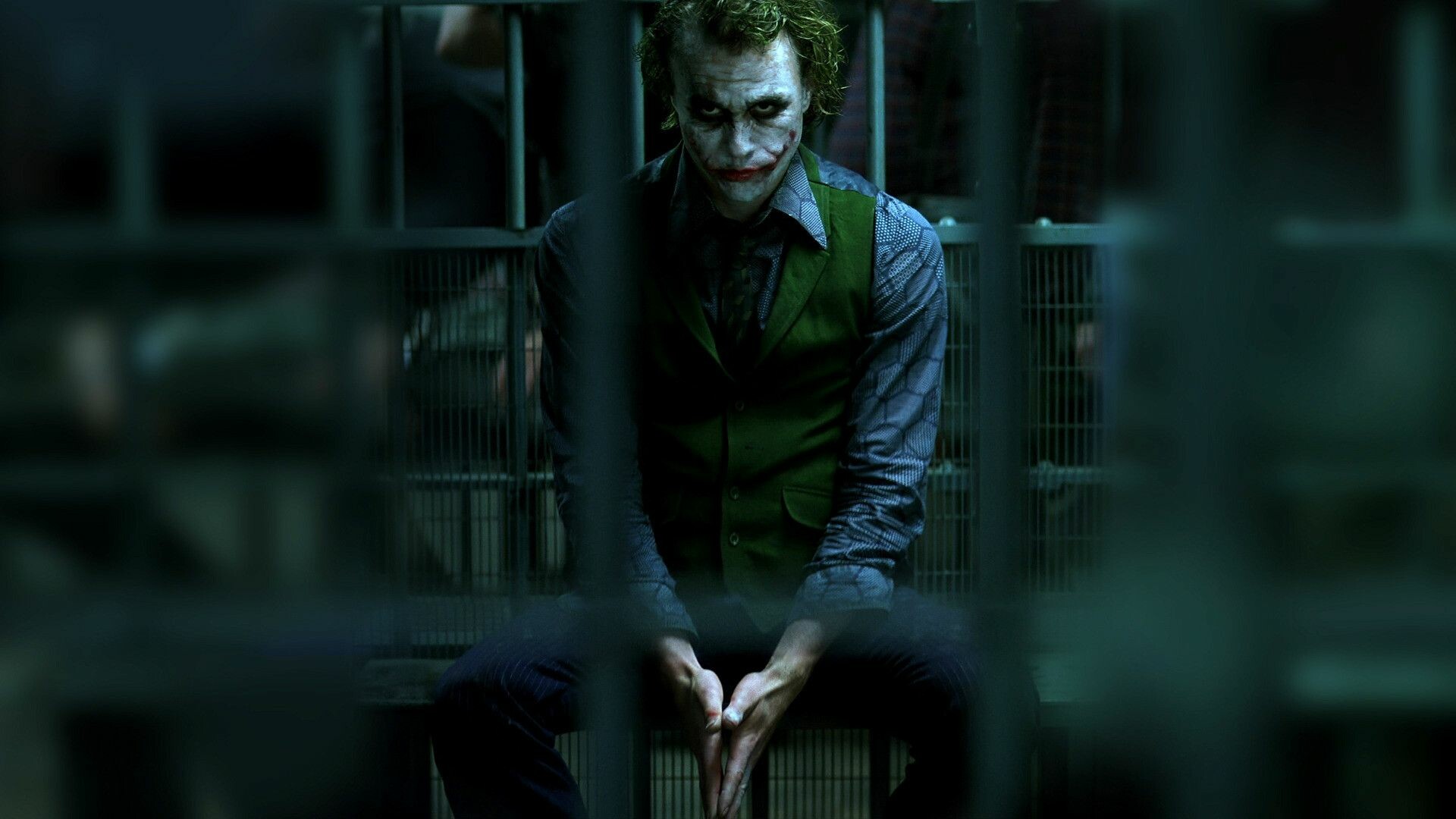 The Dark Knight: Heath Ledger as the Joker, a criminal who is determined to sow chaos and corruption throughout Gotham. 1920x1080 Full HD Background.