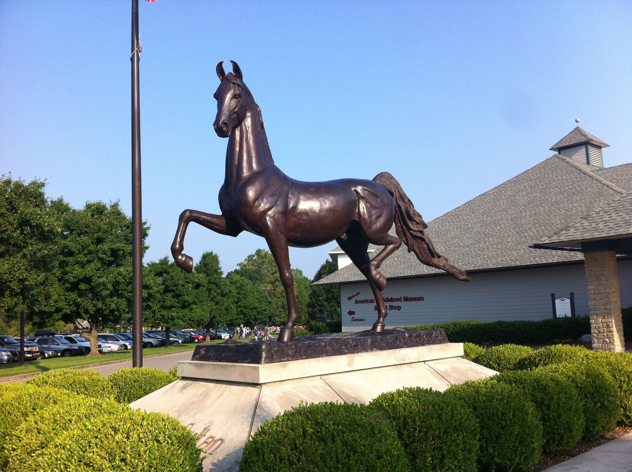 Saddlebred statue, Kentucky Horse Park, Horses statue, 2600x1940 HD Desktop