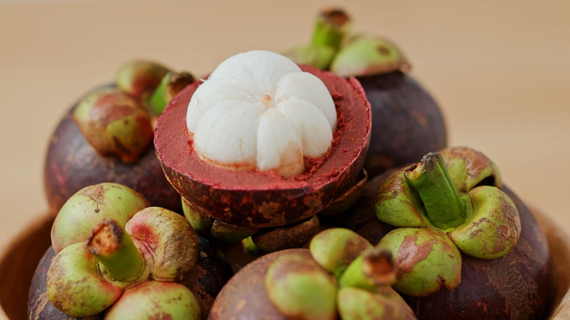 Mangosteen: Rich purple color comes from natural pigments called anthocyanins. 1920x1080 Full HD Wallpaper.