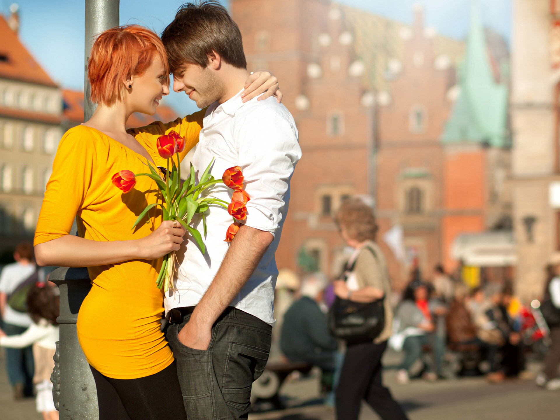 Couple hugging with flowers, Vibrant red hair, 4K ultra HD wallpaper, Mesmerizing beauty, 1920x1440 HD Desktop