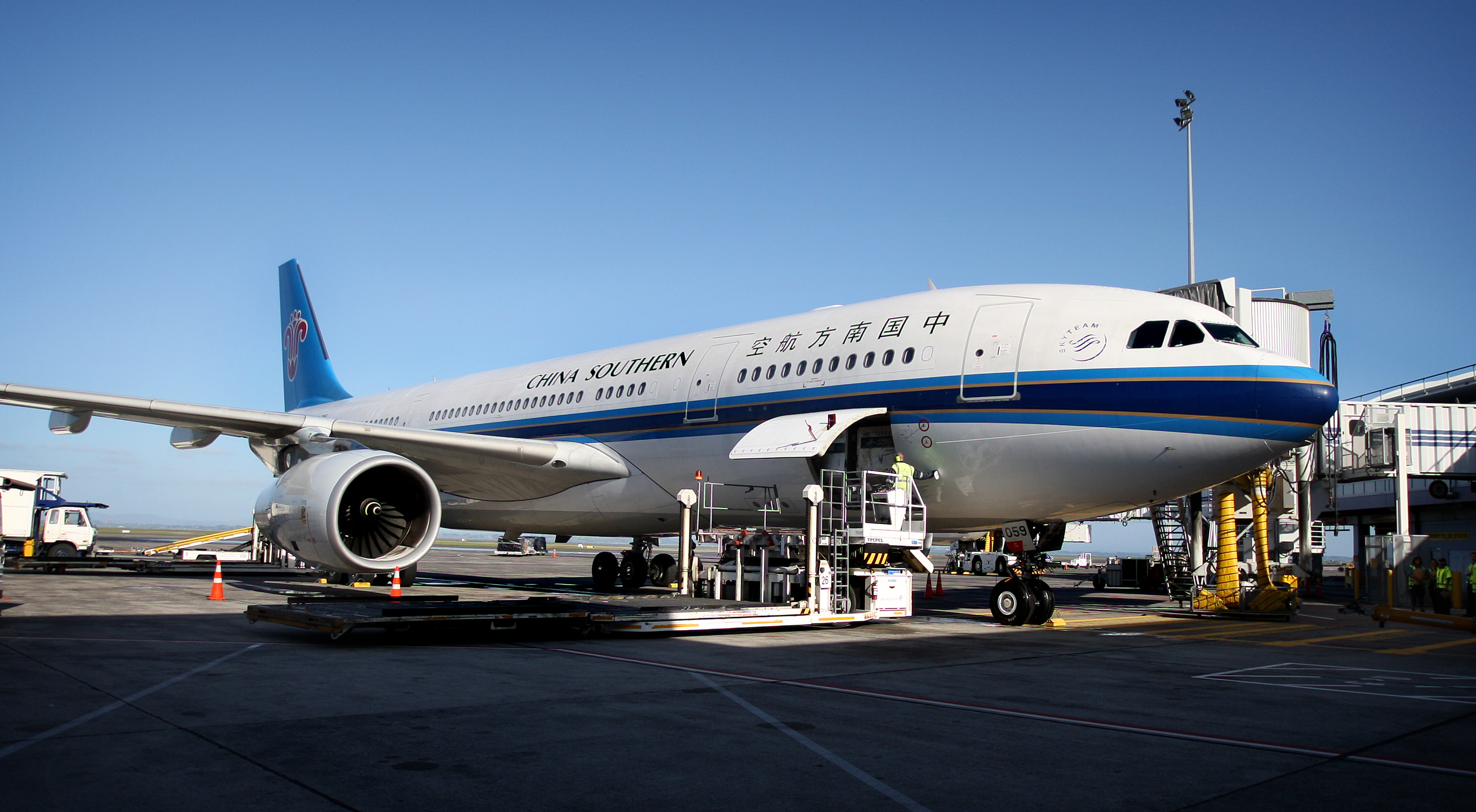 China Southern Airlines, Al Brown collaboration, Inflight food, NZ Herald, 3020x1660 HD Desktop
