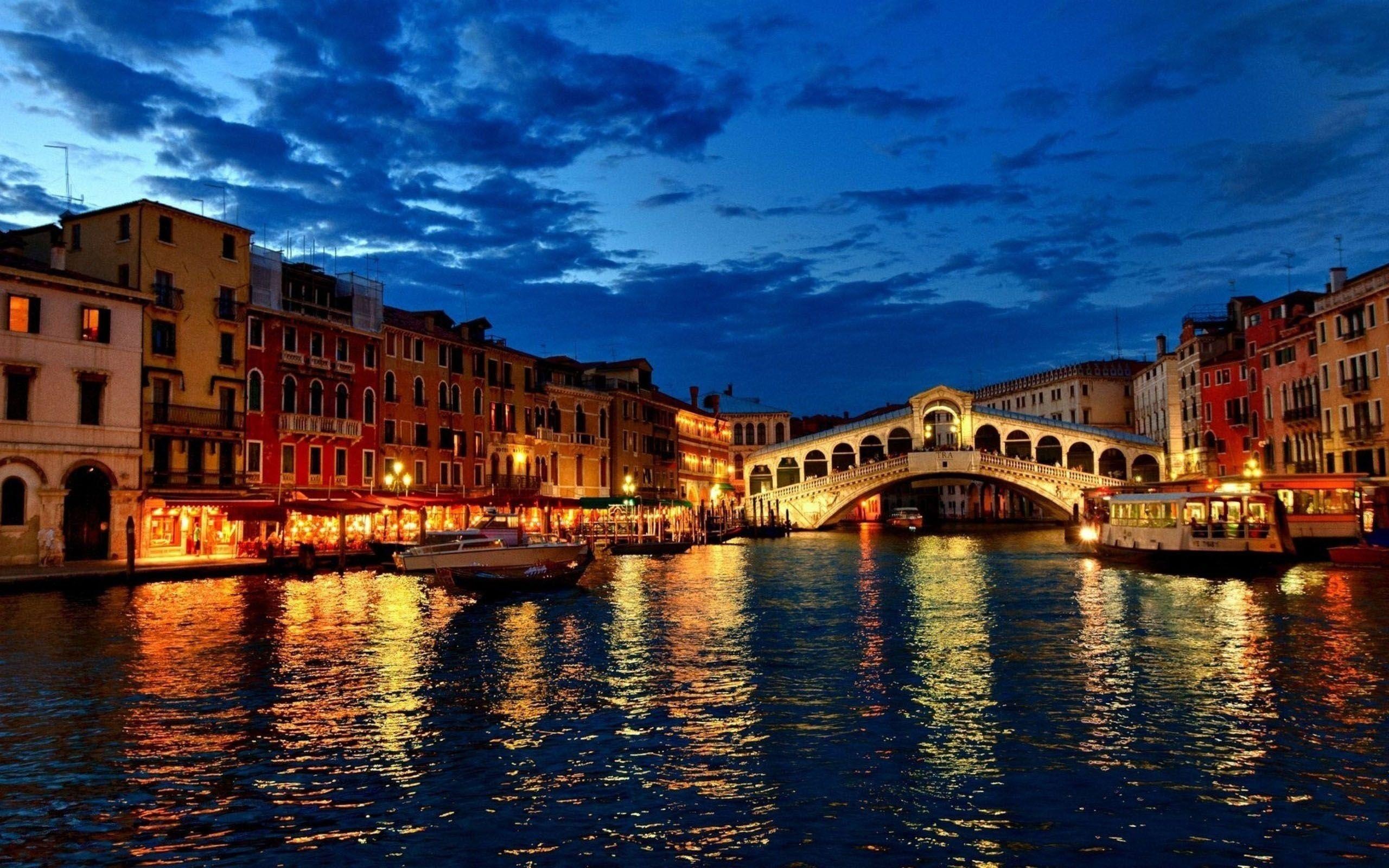 Venice: The city encompasses some 118 islands, La Serenissima. 2560x1600 HD Background.