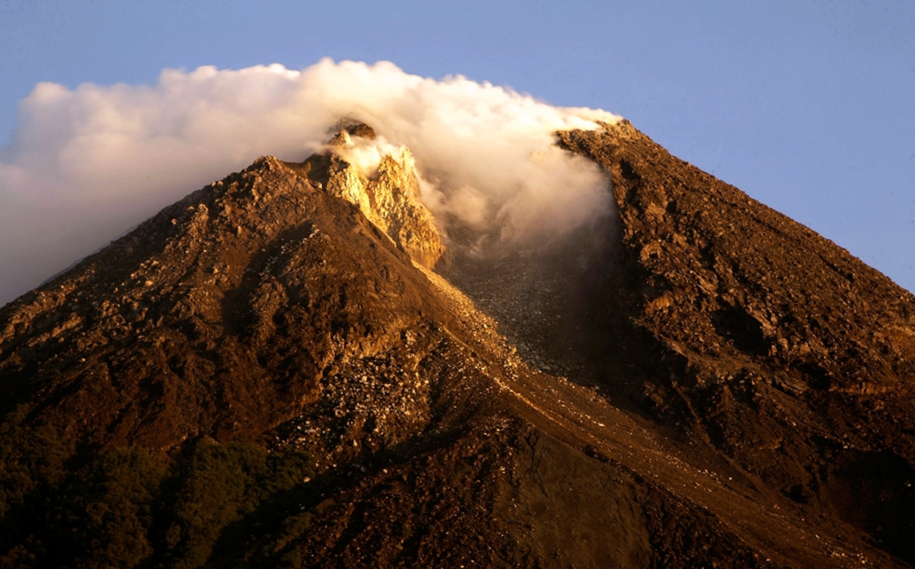 Merapi Volcano, Active volcano, Indonesia, Documentarytube, 3080x1920 HD Desktop