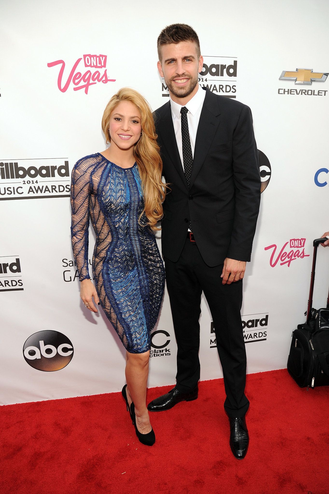 Shakira and Gerard Pique, Billboard Music Awards, 2014, Billboard Music Awards, 1370x2050 HD Phone