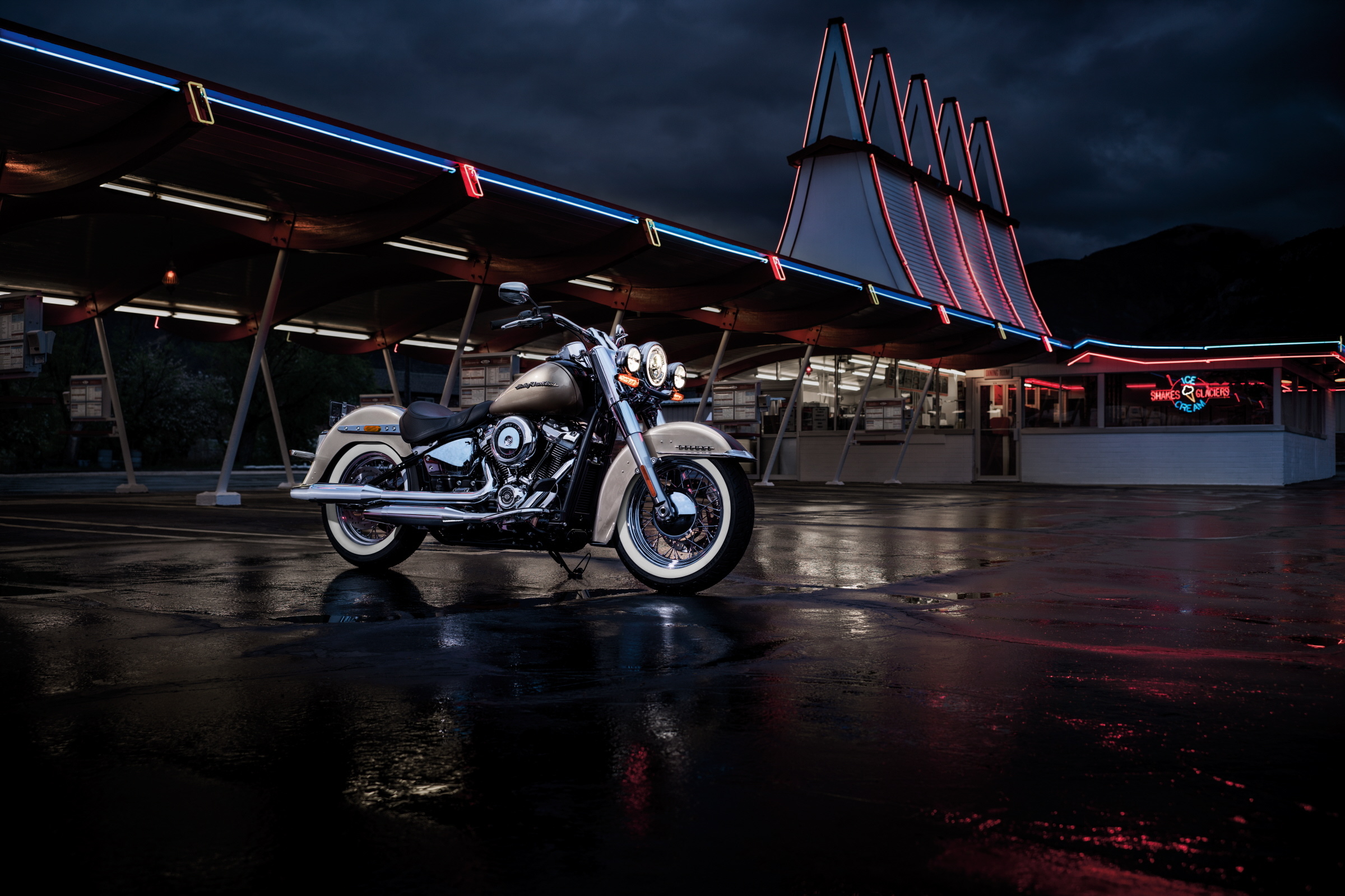 Harley-Davidson Heritage Classic 114, Softail models, Road rider, 2400x1600 HD Desktop