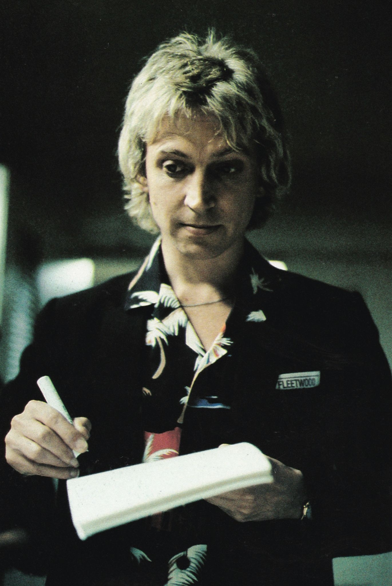 Andy Summers signing autographs in Tokyo, Japan, 1370x2050 HD Handy