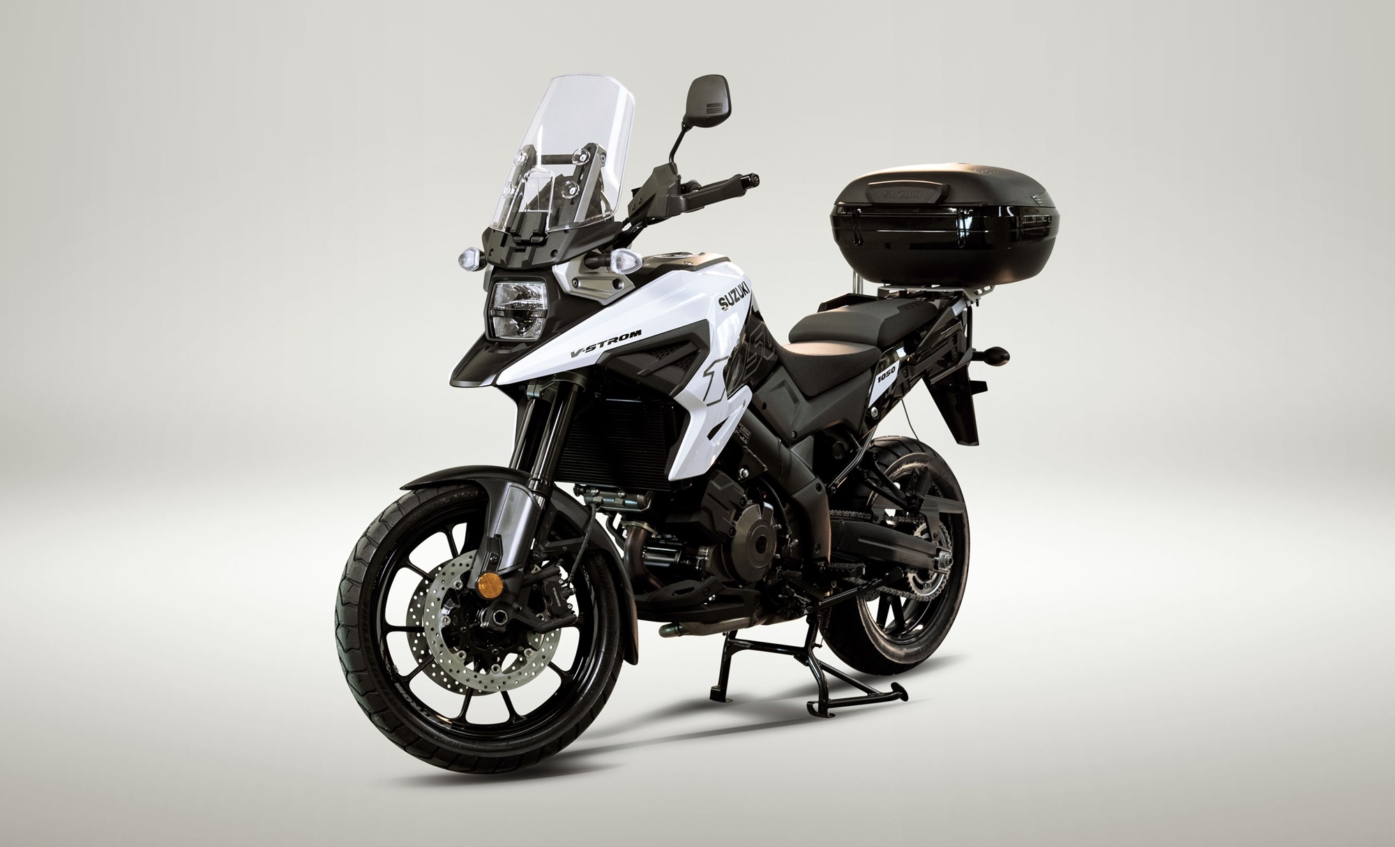 Suzuki V-Strom 1050, Machi dealership, Motorcycle heaven, Exciting rides, 2000x1220 HD Desktop