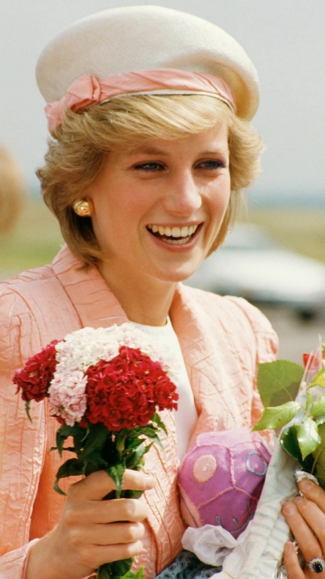 Princess Diana: Raised awareness and advocated ways to help people affected with cancer and mental illness. 1080x1920 Full HD Background.