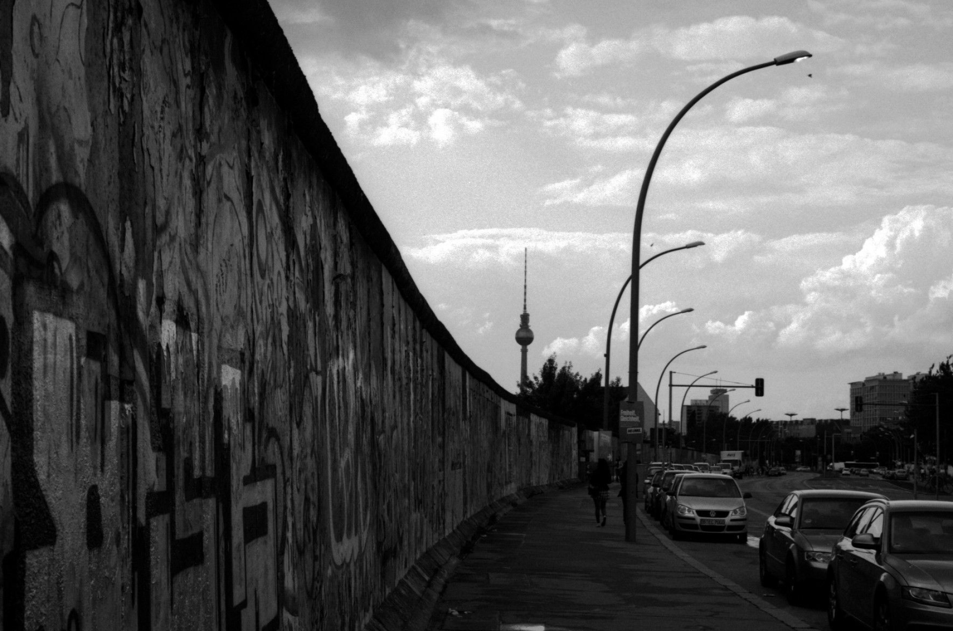 Berlin Wall, Top free backgrounds, Remembering history, Germany, 1960x1300 HD Desktop