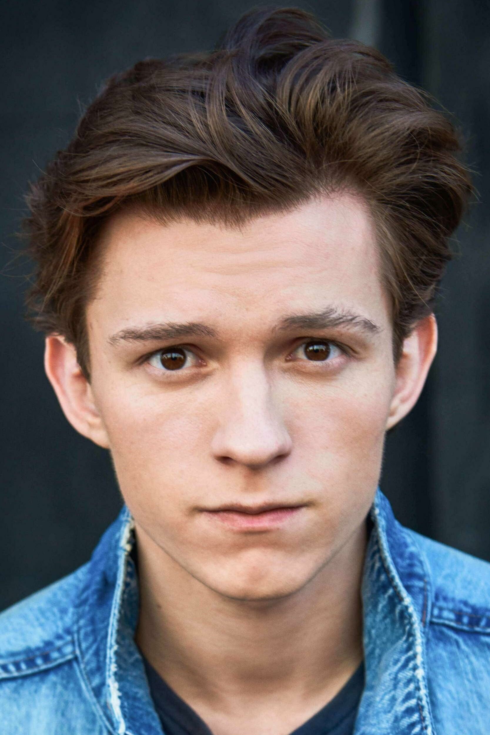 Tom Holland: Directed the short film Tweet (2015), An English actor. 1670x2500 HD Background.