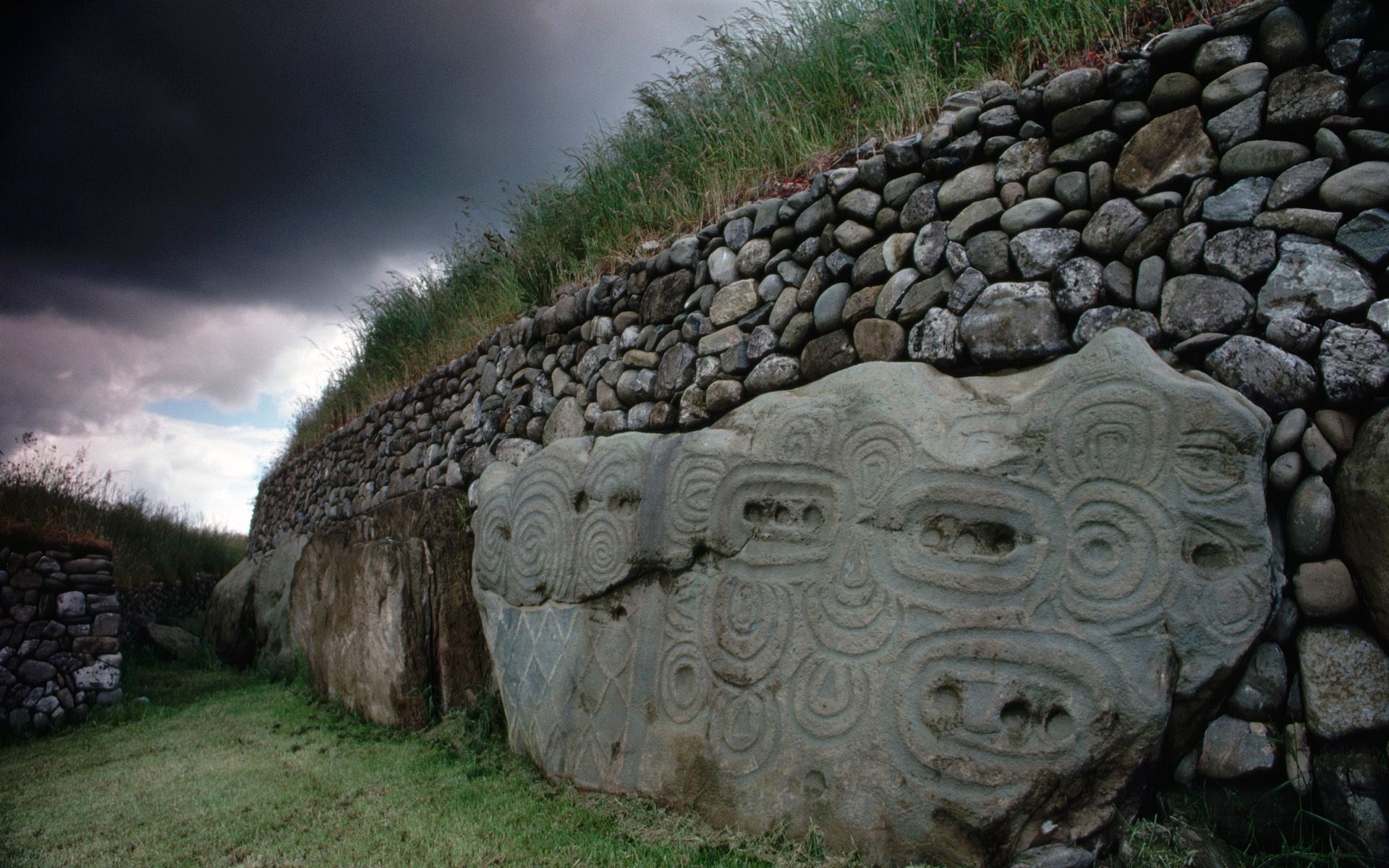 Newgrange, Irish rock wall, County Meath, Ireland vacation, 1920x1200 HD Desktop