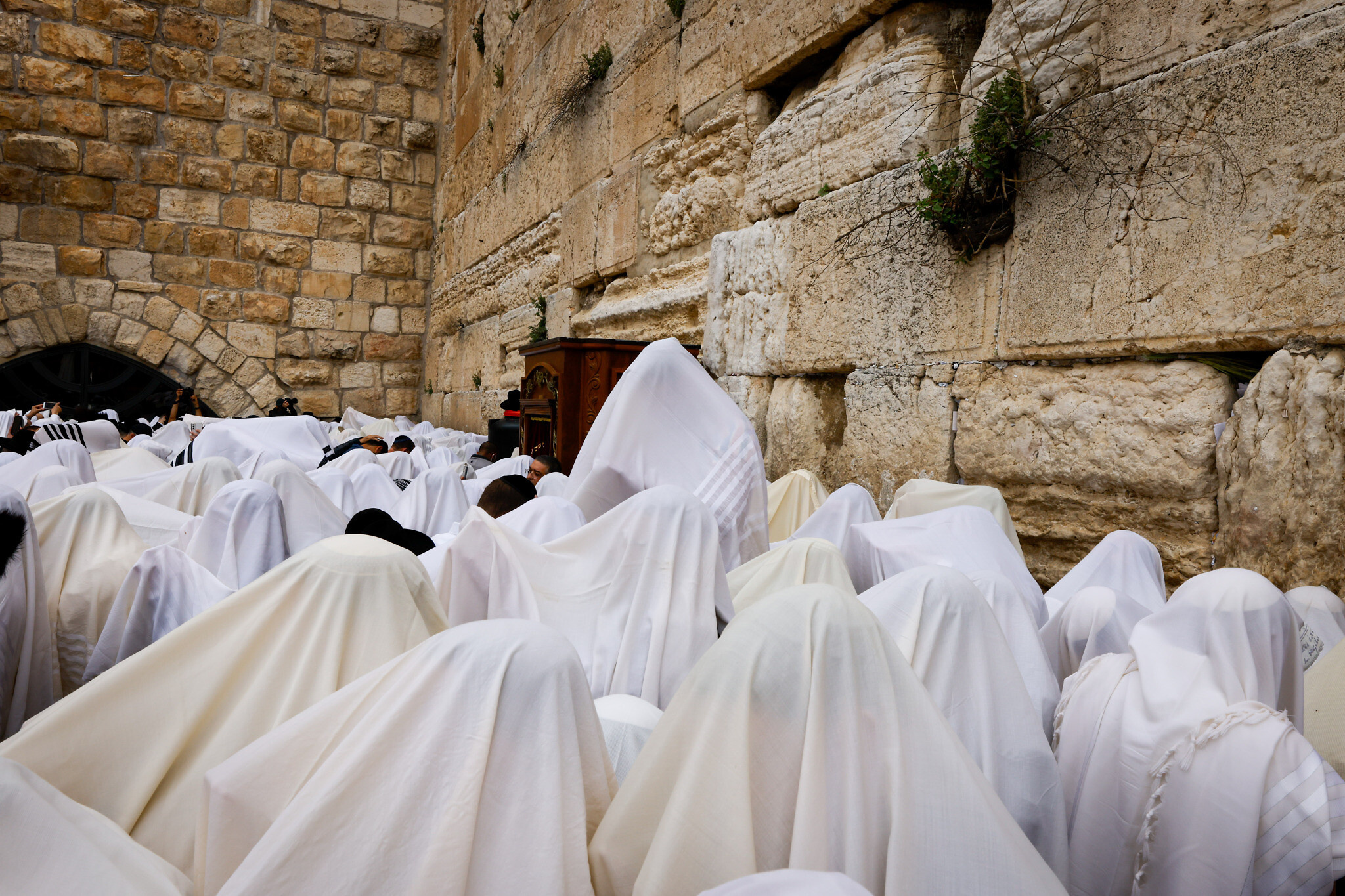 Western Wall, Passover priestly blessing, Tense Jerusalem, The Times of Israel, 2050x1370 HD Desktop