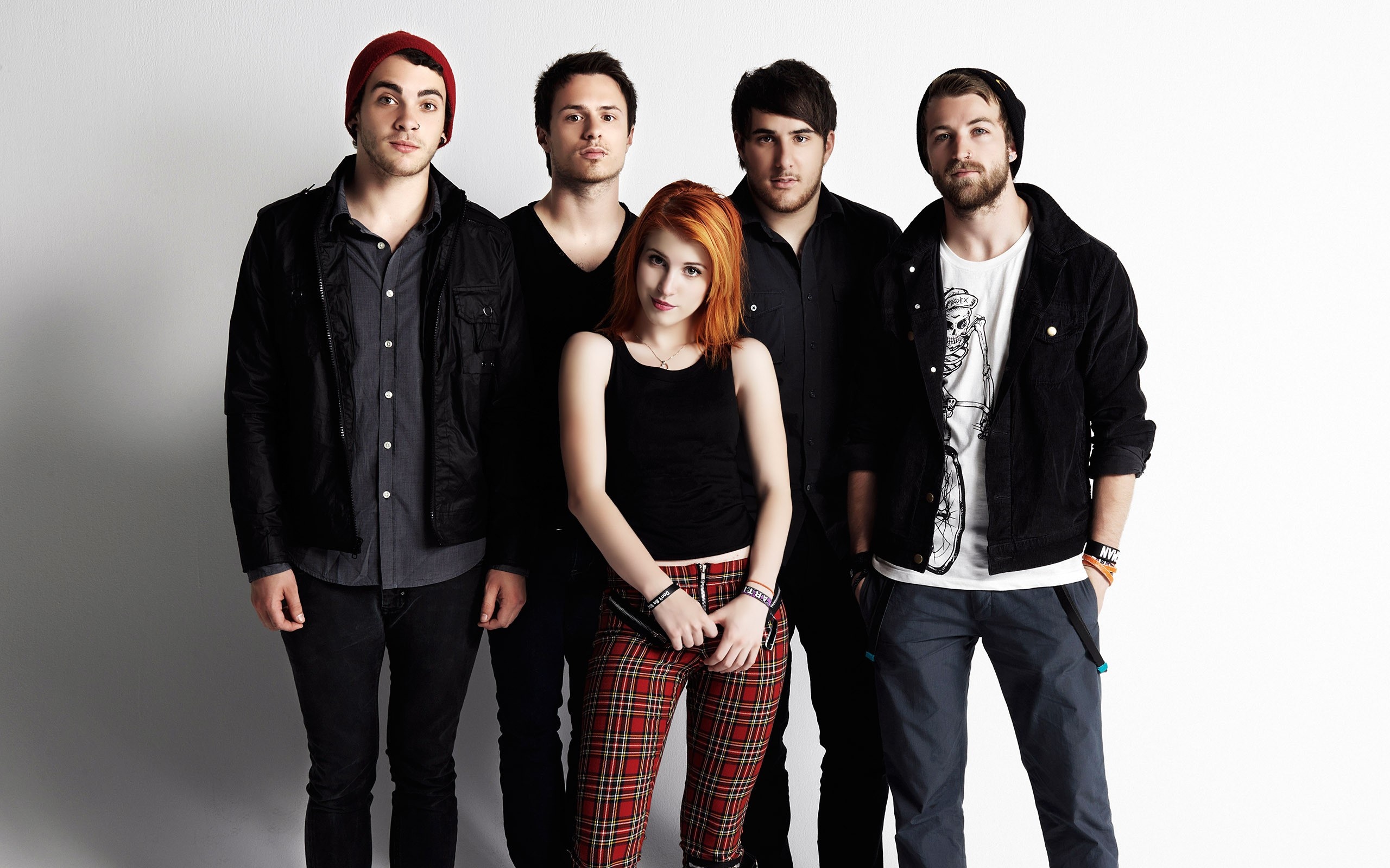 Paramore: The release of the band's sophomore album, Riot!, The producer: David Bendeth. 2560x1600 HD Background.