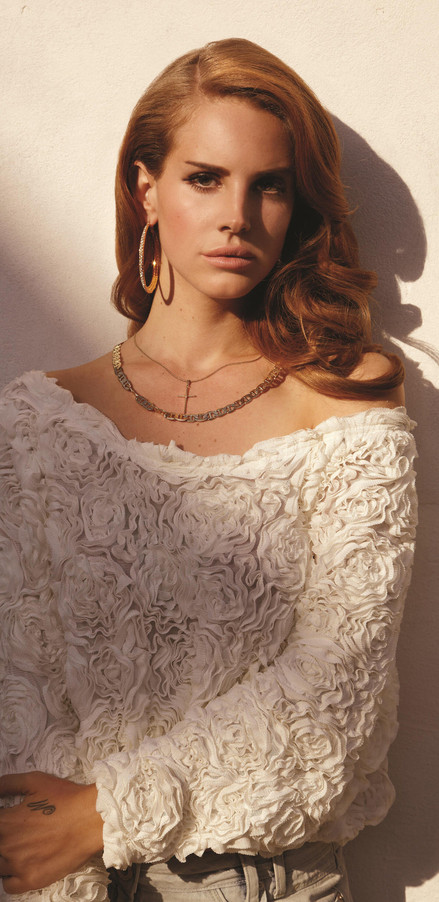 Lana Del Rey: Elizabeth Woolridge Grant, Known for her dreamy music and old-Hollywood glamour. 1440x2960 HD Background.