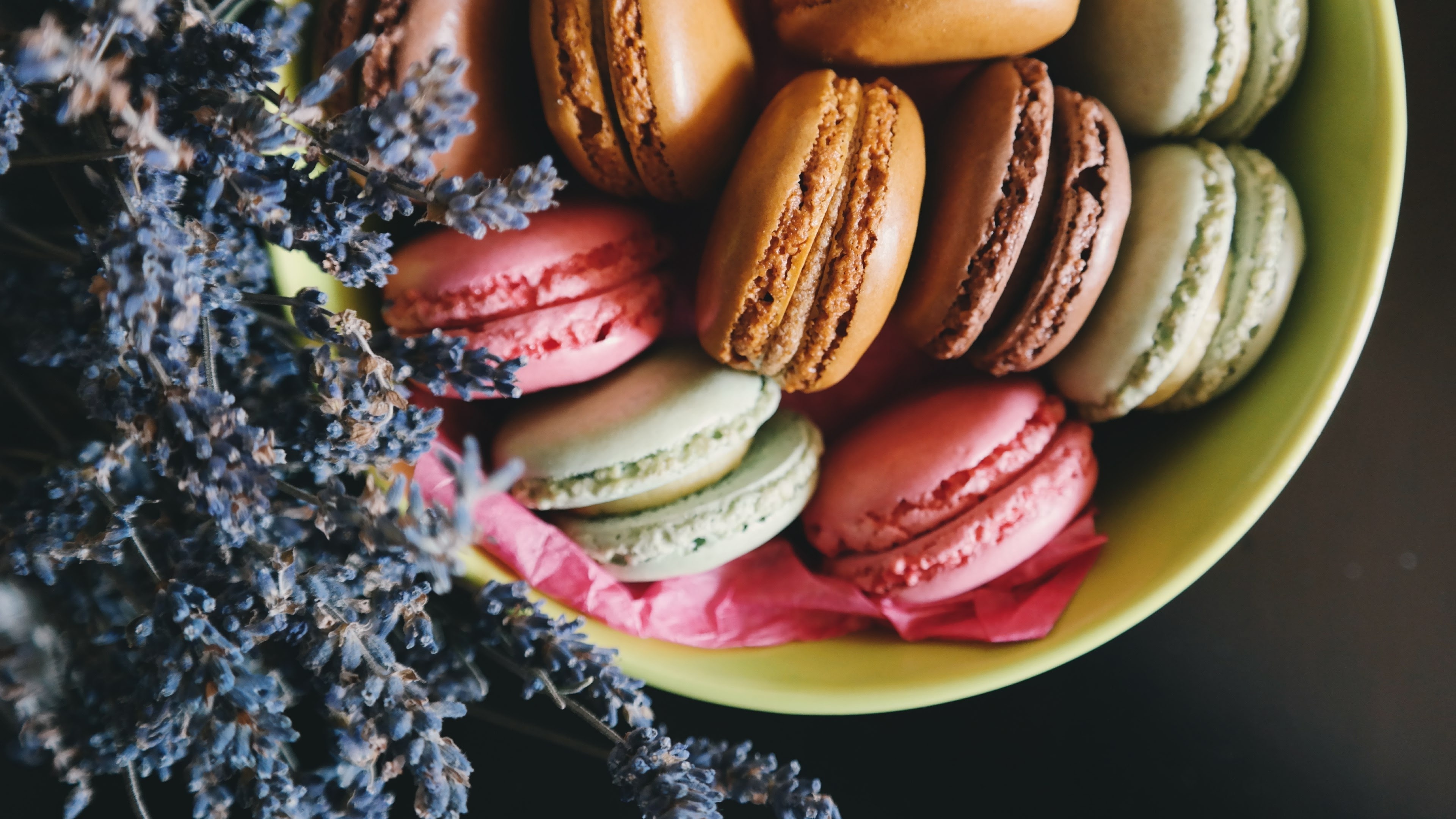 Macaron: Introduced in France by the Italian chef of queen Catherine de Medici. 3840x2160 4K Wallpaper.
