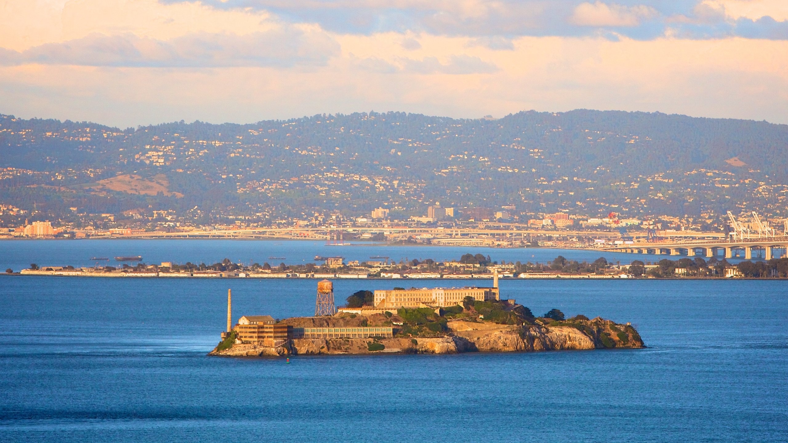 Ferienunterkünfte auf Alcatraz Island, 2560x1440 HD Desktop