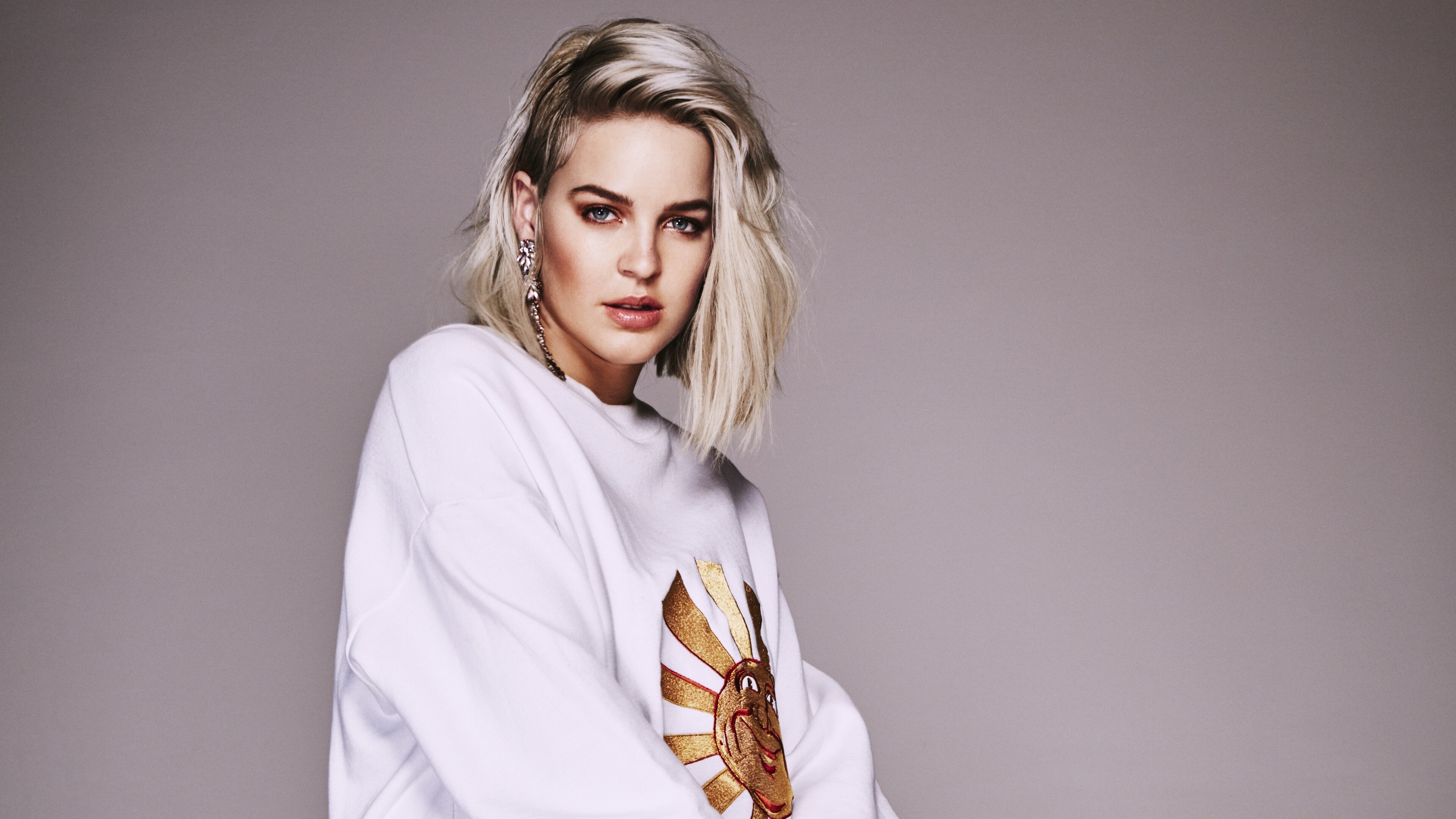 Anne-Marie: Has attained charting singles on the UK Singles Chart, including Clean Bandit's "Rockabye". 3840x2160 4K Background.