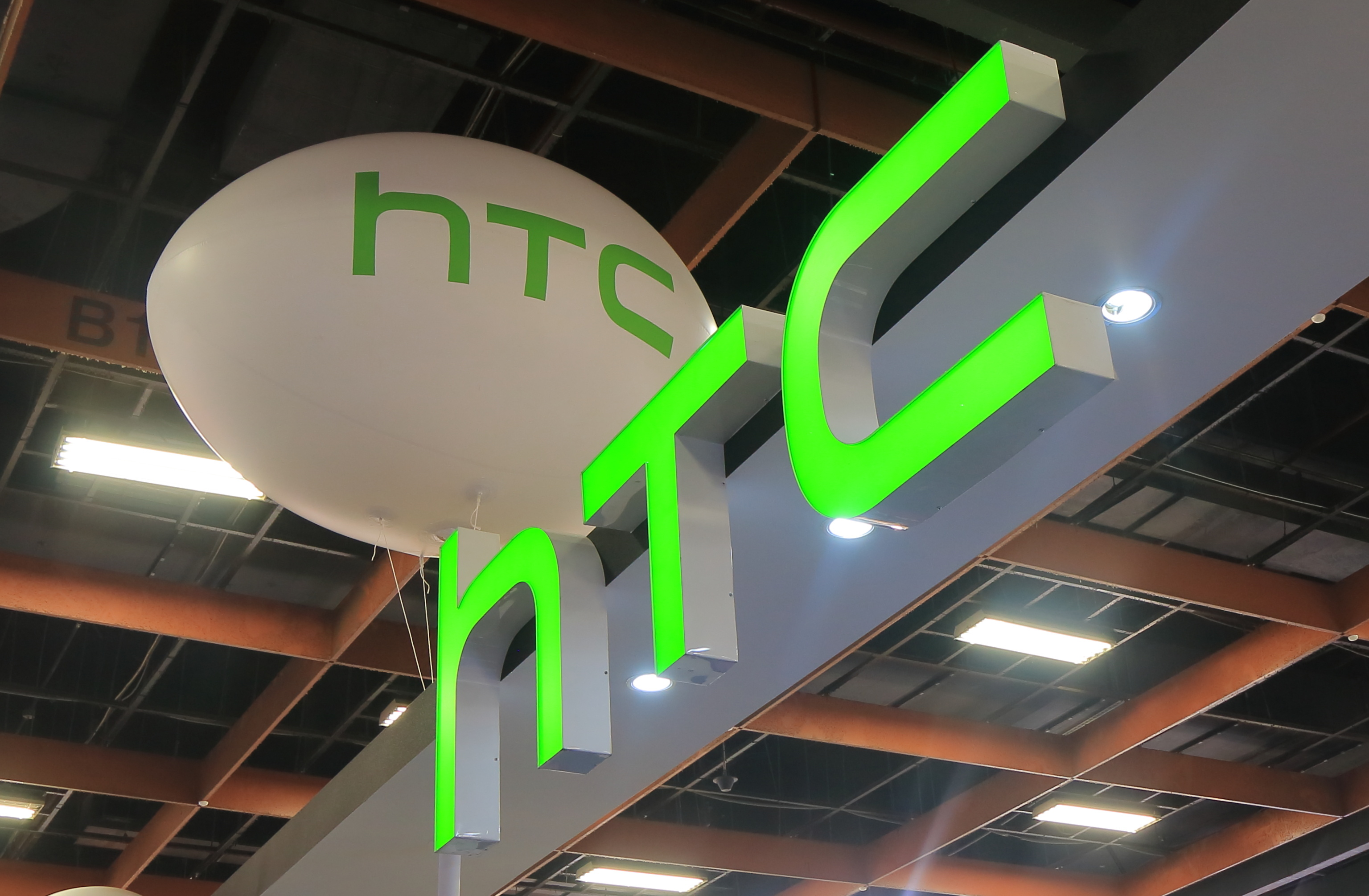 HTC Logo, Financial reports, Company news, Mobile industry updates, 3080x2010 HD Desktop