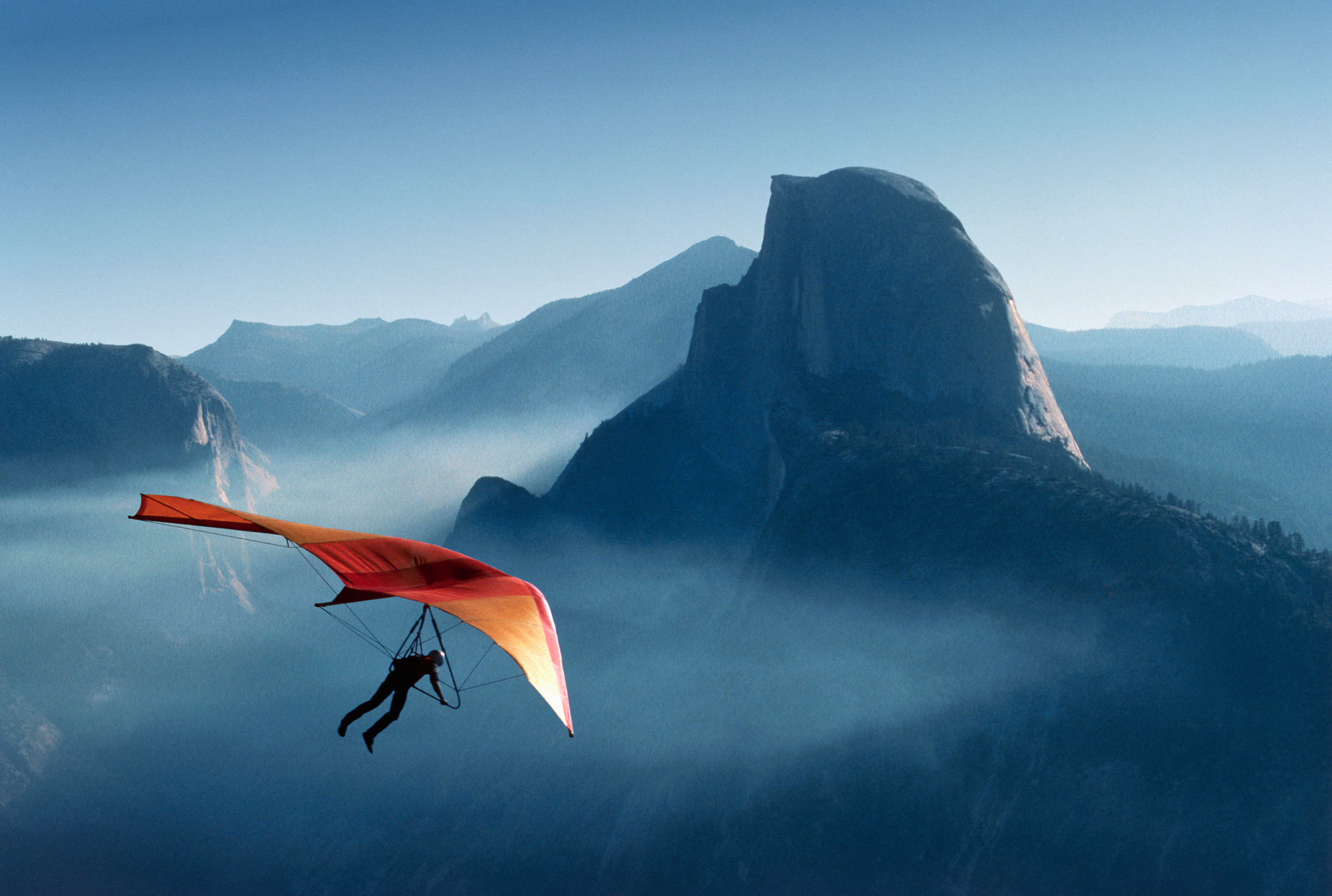 Gliding: Hang Gliding Over Yosemite Valley, High altitude recreational activity. 2600x1750 HD Background.