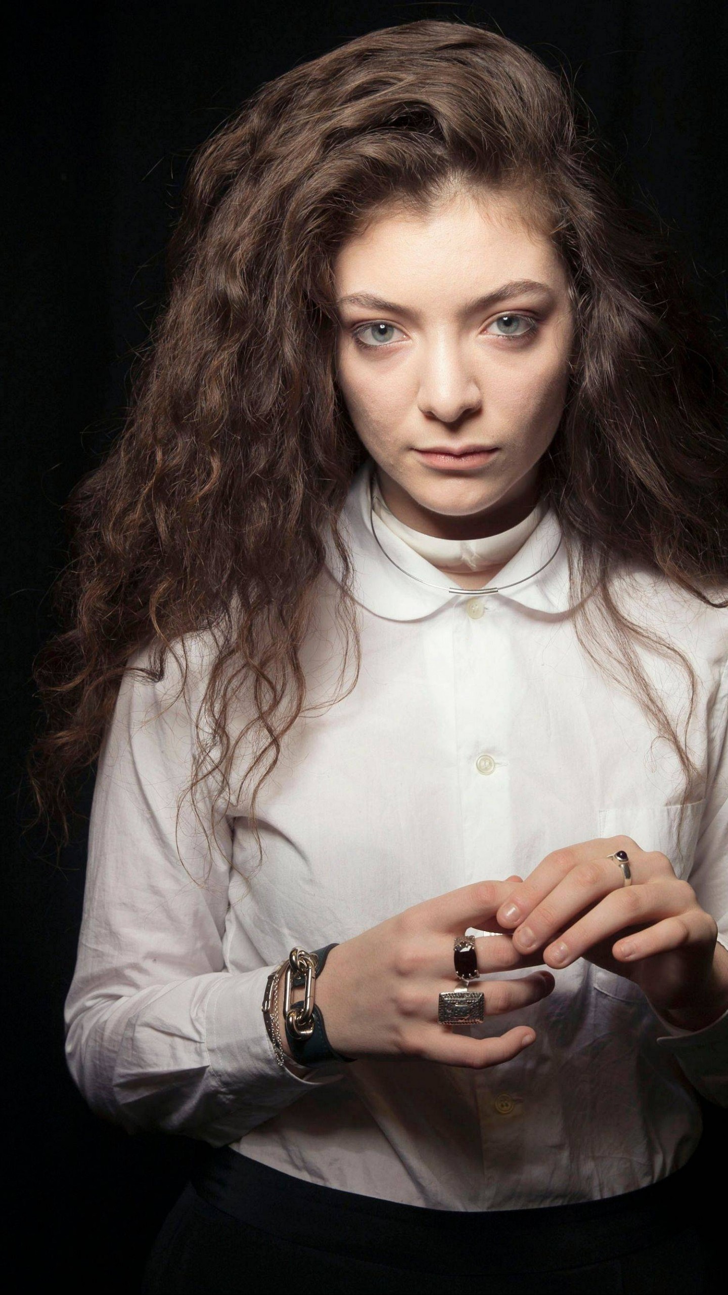 Lorde at Grammys, Famous singer, Writer of Royals, Black dress fashion, 1440x2560 HD Phone
