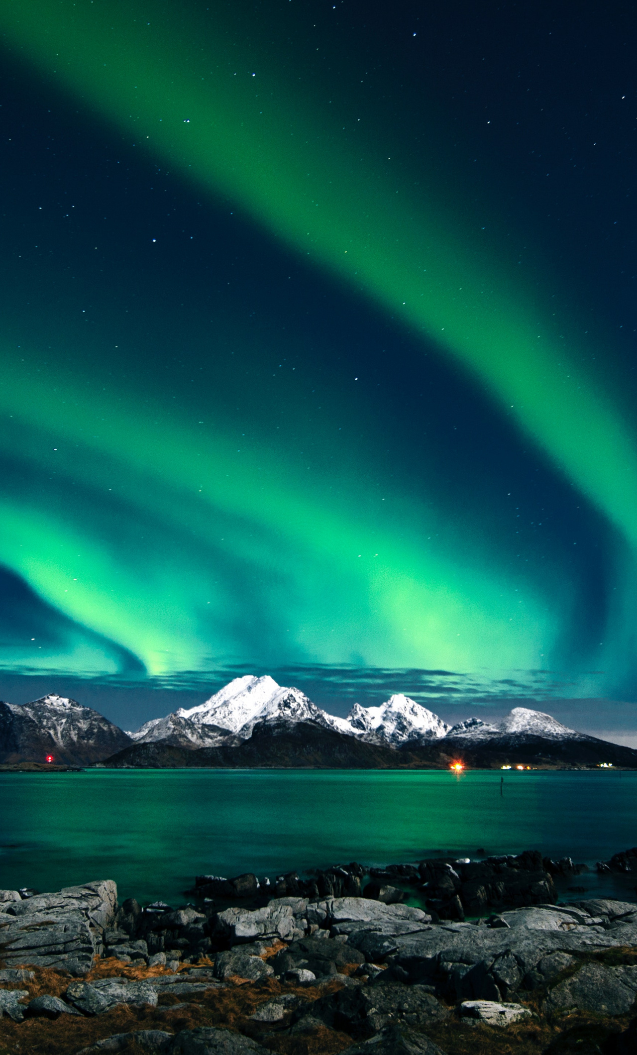 Iceland Aurora Borealis, Celestial Lights, Nighttime Spectacle, Arctic Magic, 1280x2120 HD Handy