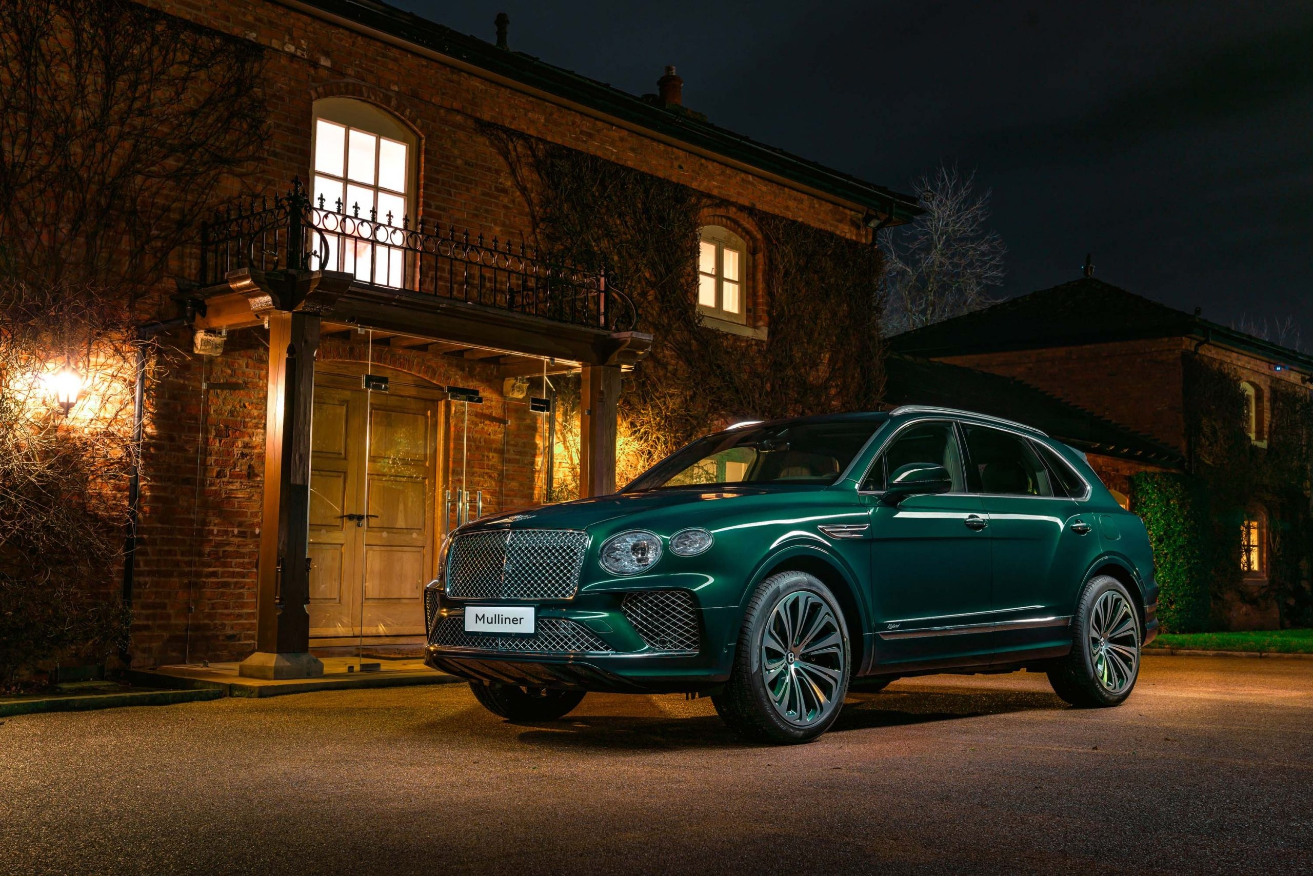 Bentley Bentayga, Hybrid innovation, Eco-friendly luxury, Futuristic technology, 2560x1710 HD Desktop