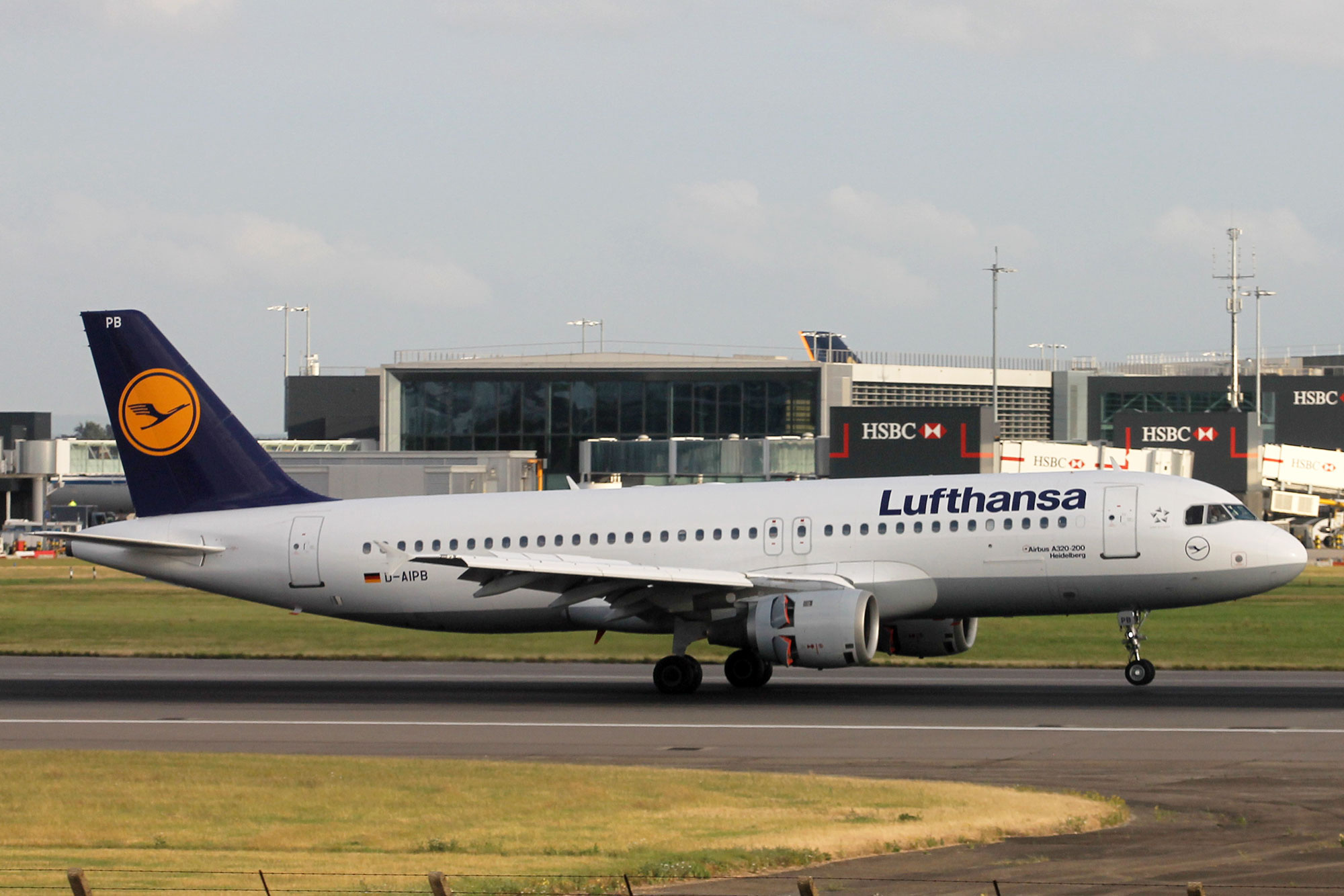 Airbus A320, Oldest Flying A320s, Aviation History, Airport Spotting, 2000x1340 HD Desktop