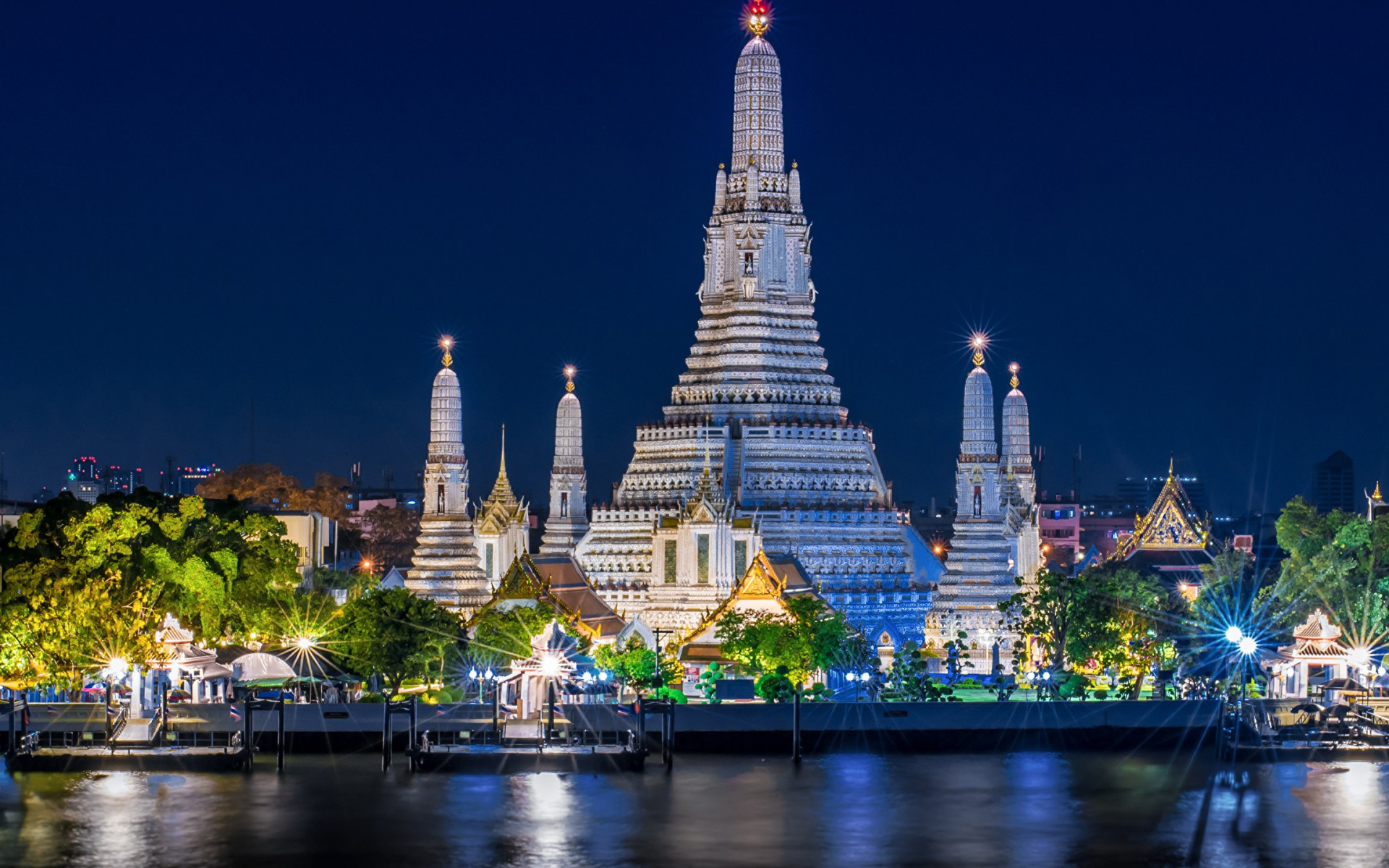 Bangkok: Wat Arun, Temple, Landmark, Architecture. 1920x1200 HD Wallpaper.