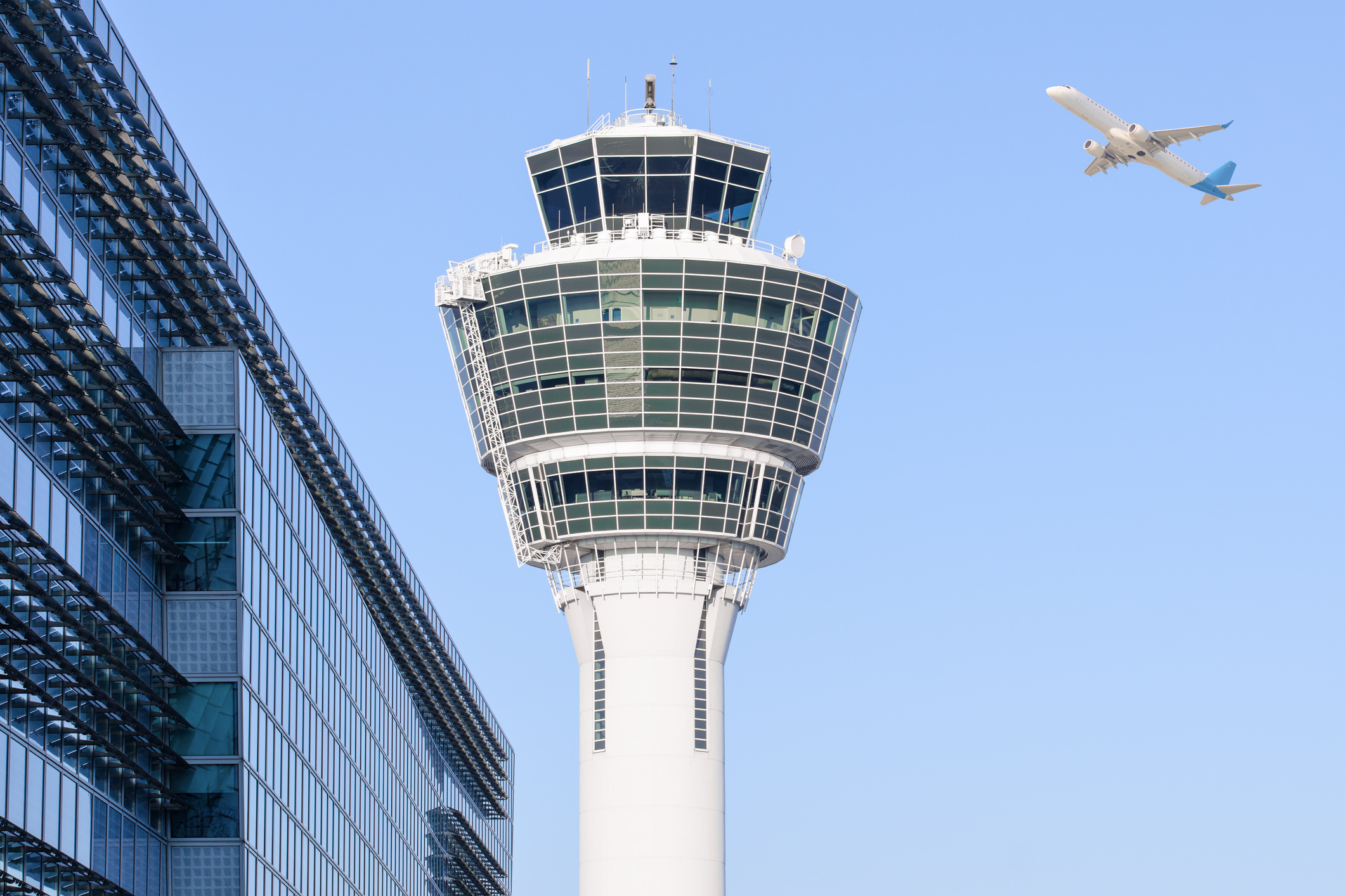 Munich Airport control tower, Business traveler, 2130x1420 HD Desktop