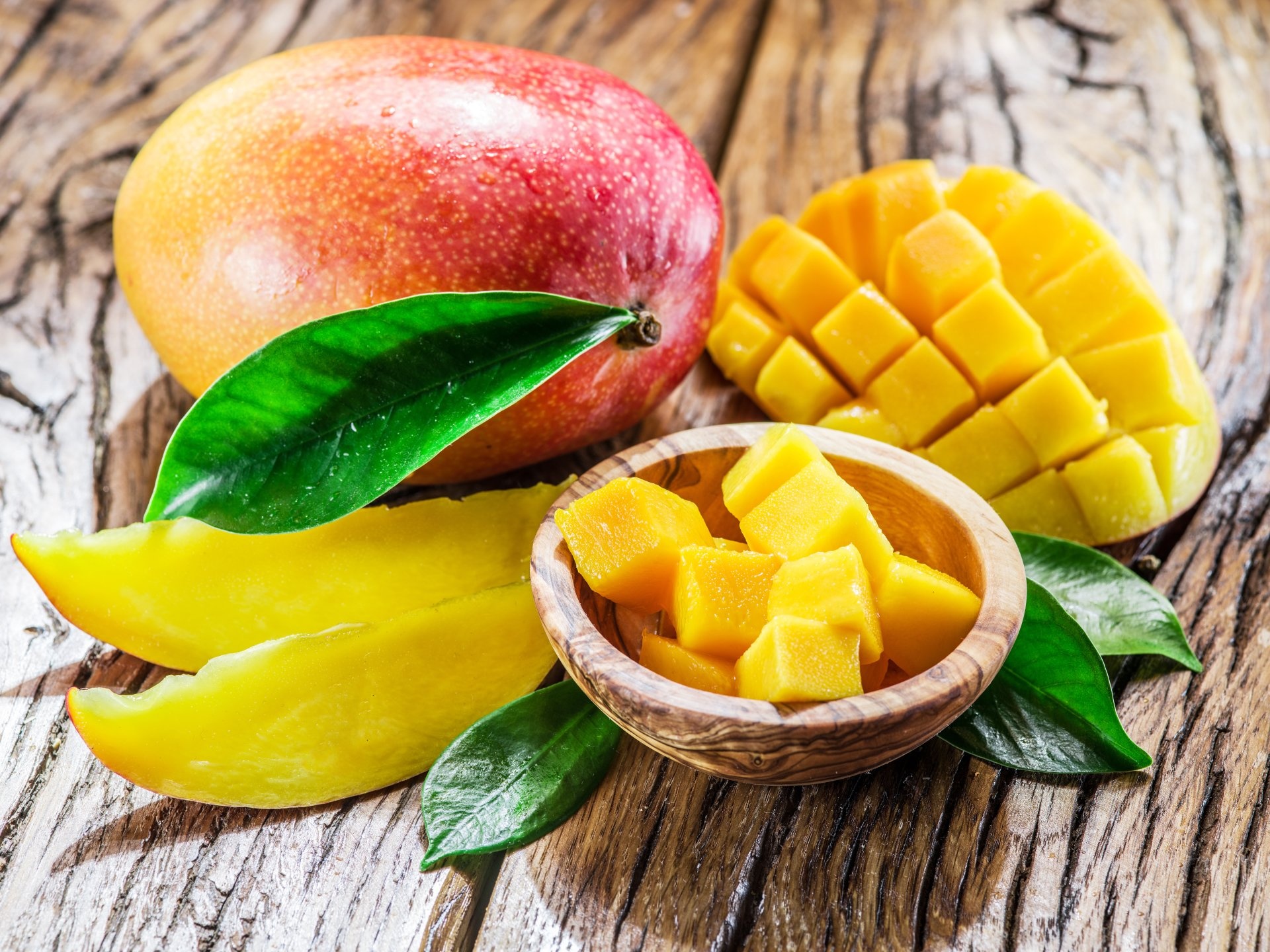 Mango: An excellent source of Vitamin-A and flavonoids. 1920x1440 HD Background.