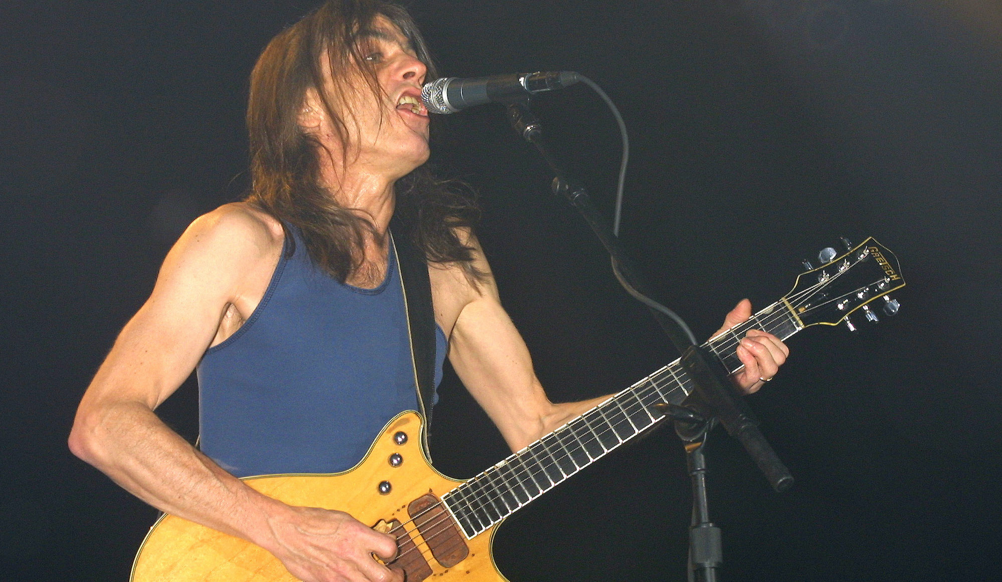 Malcolm Young, Gibson in the studio, AC/DC song, GuitarPlayer news, 2000x1170 HD Desktop