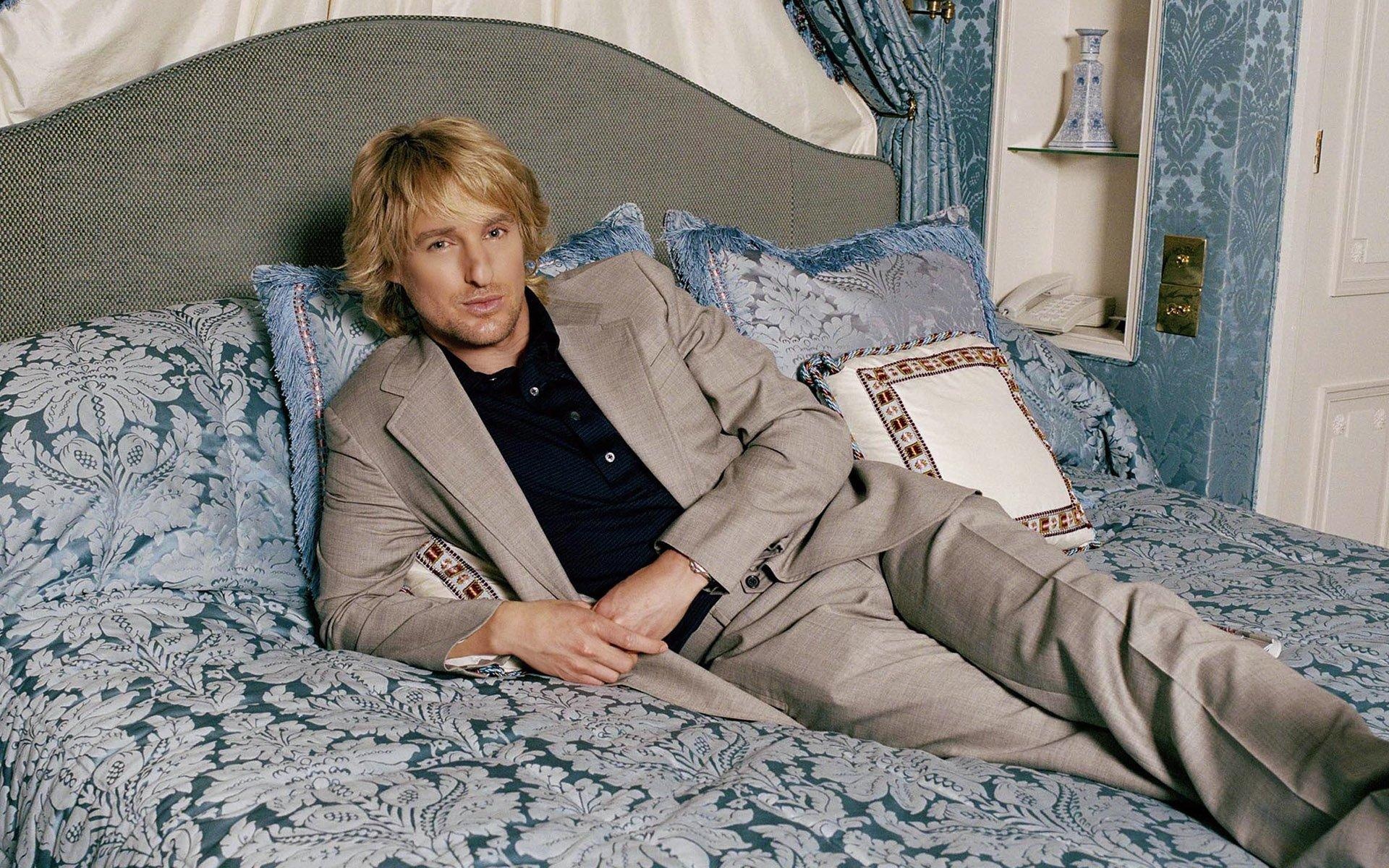 Owen Wilson: An American actor and filmmaker, Rose to fame playing Dignan in the 1996 movie Bottle Rocket. 1920x1200 HD Background.