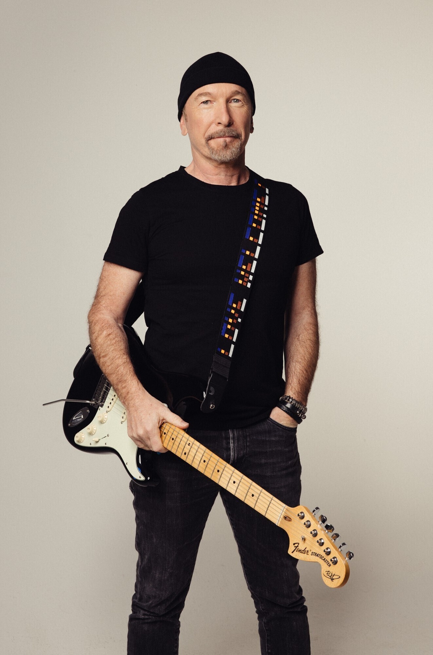 The Edge (U2), Guitar strap initiative, Refugee support, 1440x2180 HD Handy