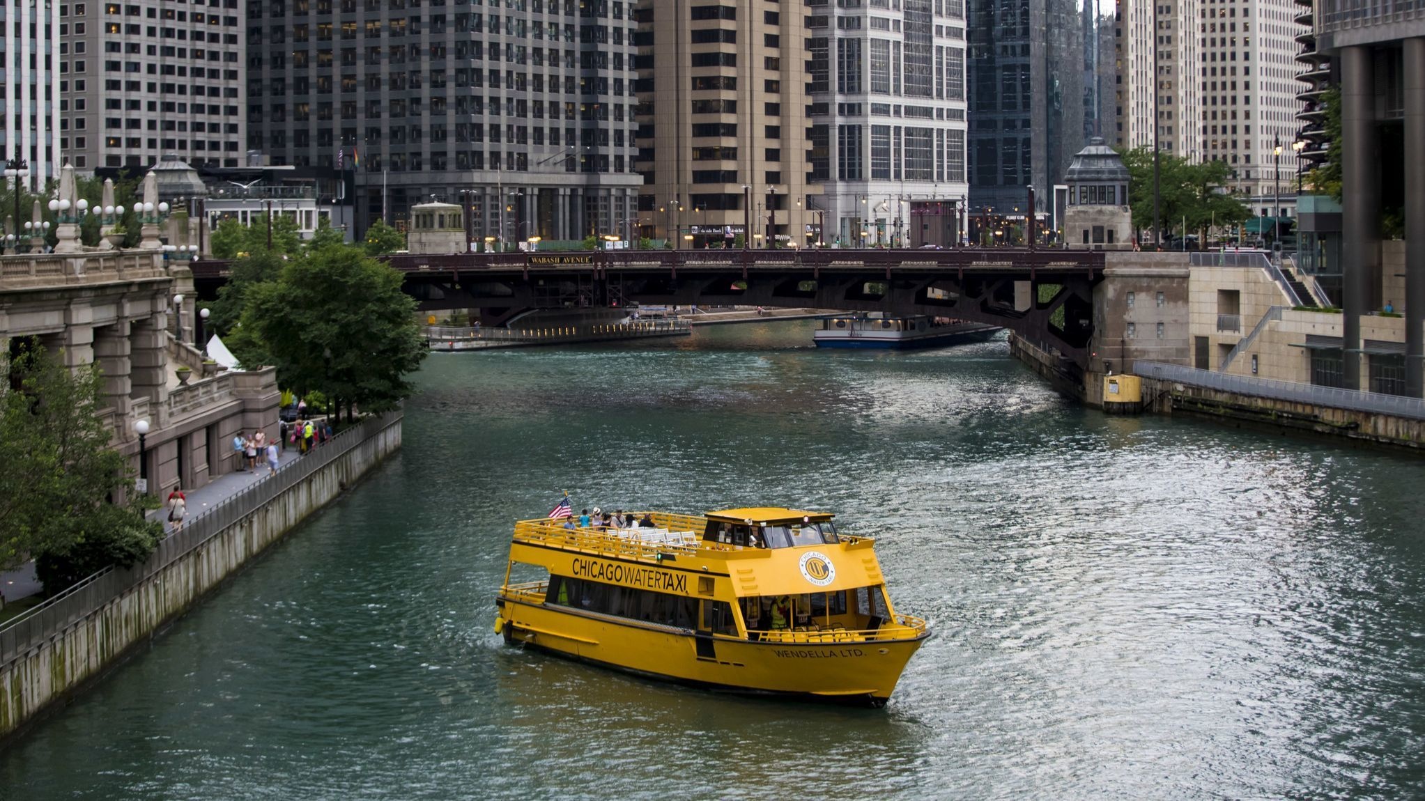 Water Taxi: Chicago's river transportation service, Cruises on the Chicago River. 2050x1150 HD Background.
