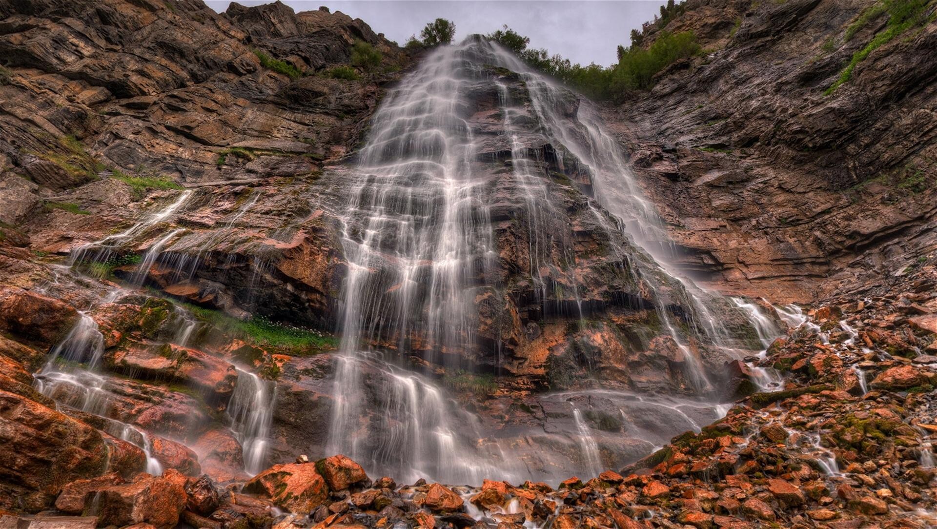 Geology: Chilliwack, Bridal Veil Falls Provincial Park, Waterfall, British Columbia, Canada. 1920x1090 HD Background.
