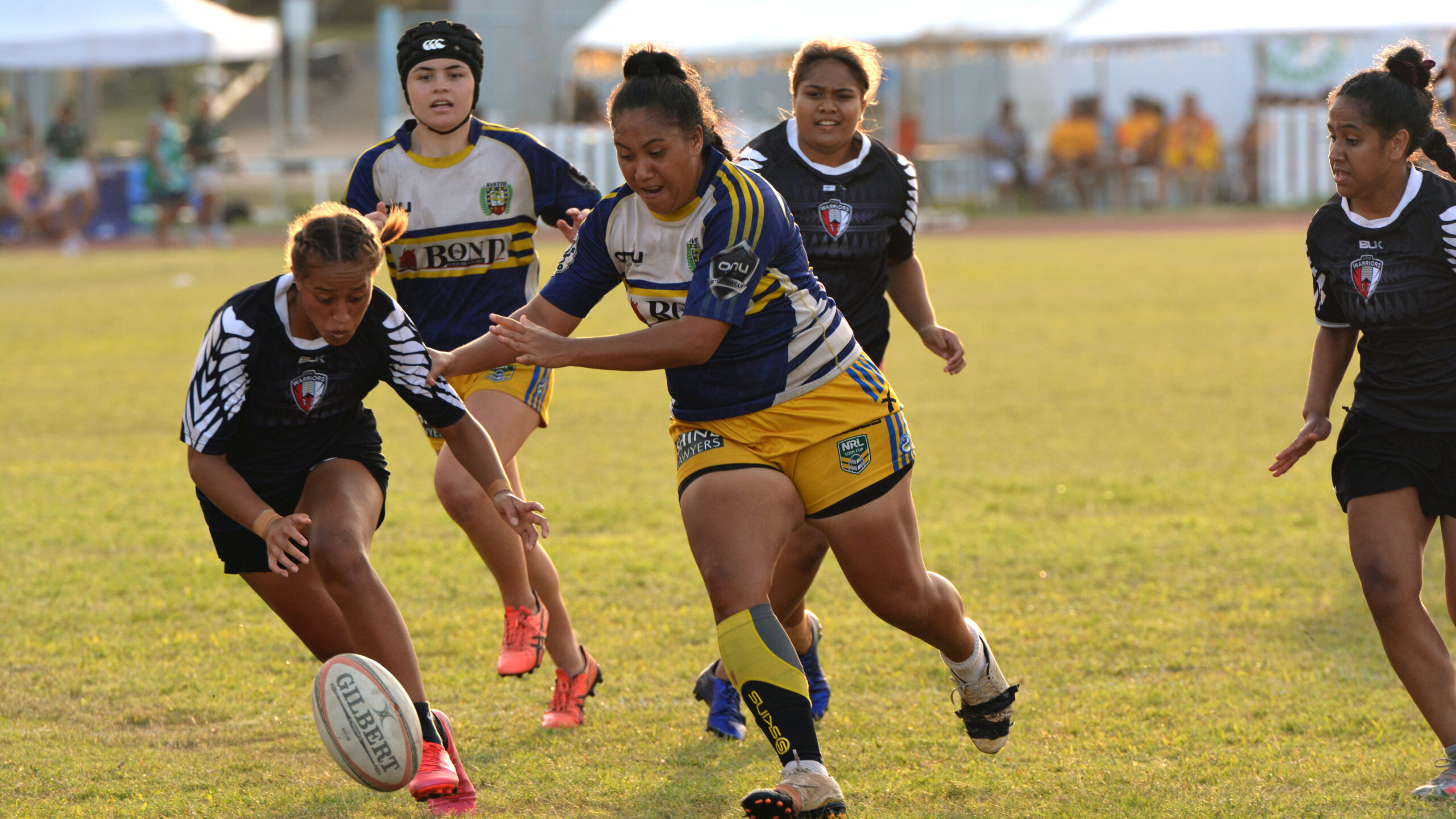 Rugby League: Women's event at the Raro 7s Tournament, A family-friendly and smoke-free tournament. 2560x1440 HD Wallpaper.