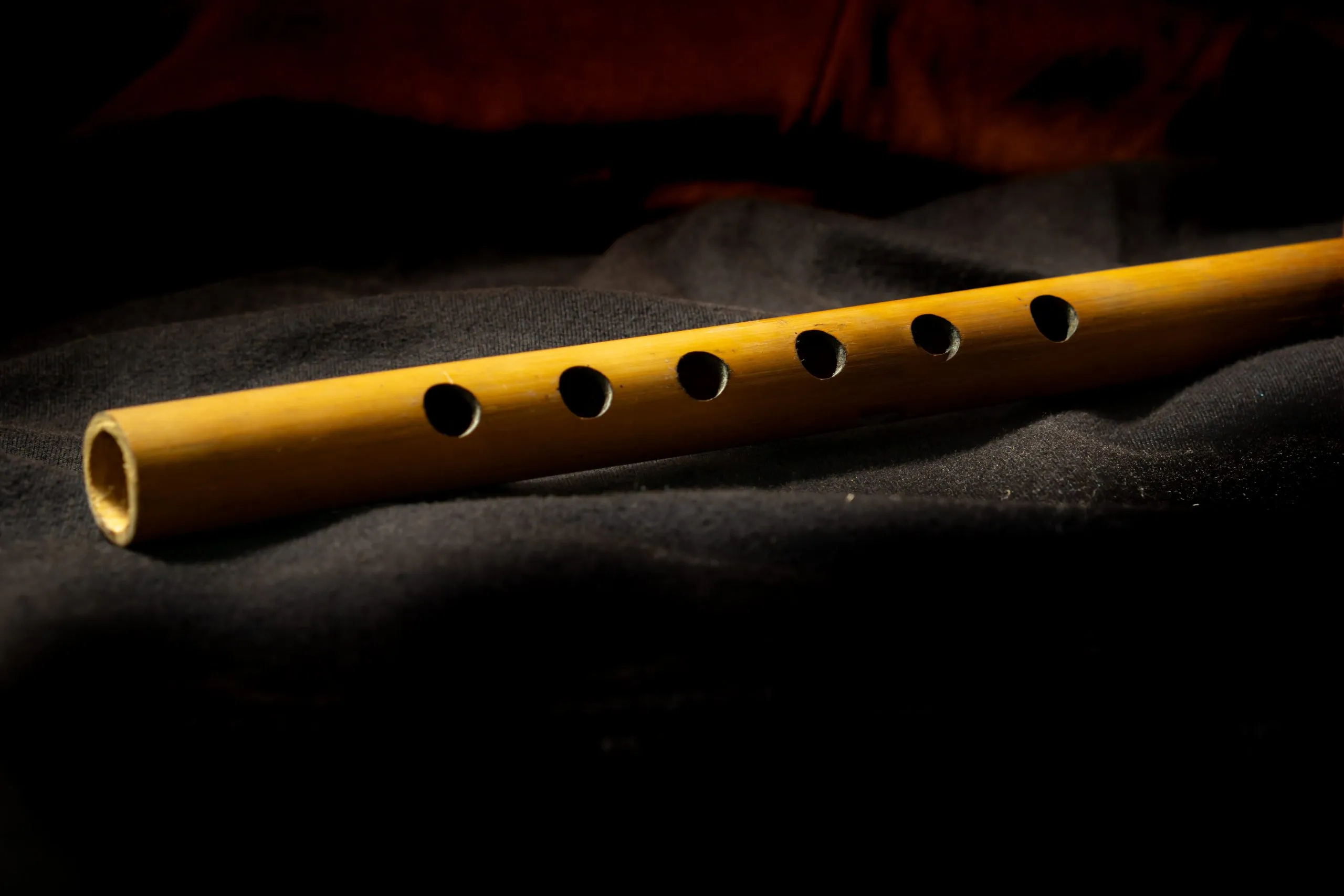 Flute: Bamboo woodwind instrument, A side-blown musical instrument made of metal or wood. 2560x1710 HD Wallpaper.