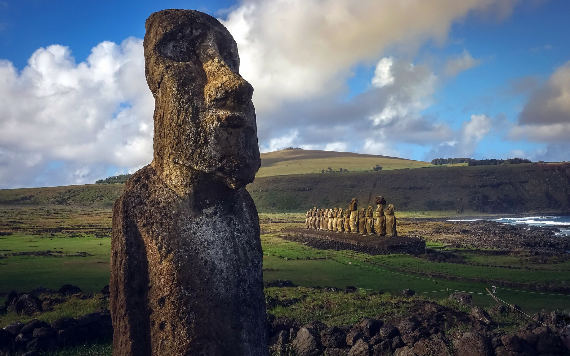 Moai: Ahu Tongariki, Easter Island statues, Rapa Nui, Chile, Sculpture. 1920x1200 HD Background.