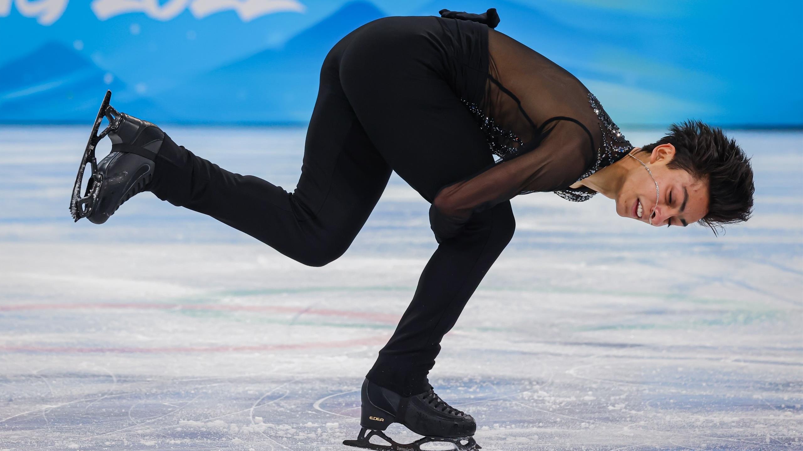 Single Skating: Donovan Carrillo, The 2019 Philadelphia International silver medalist and a four-time Mexican national champion. 2560x1440 HD Wallpaper.