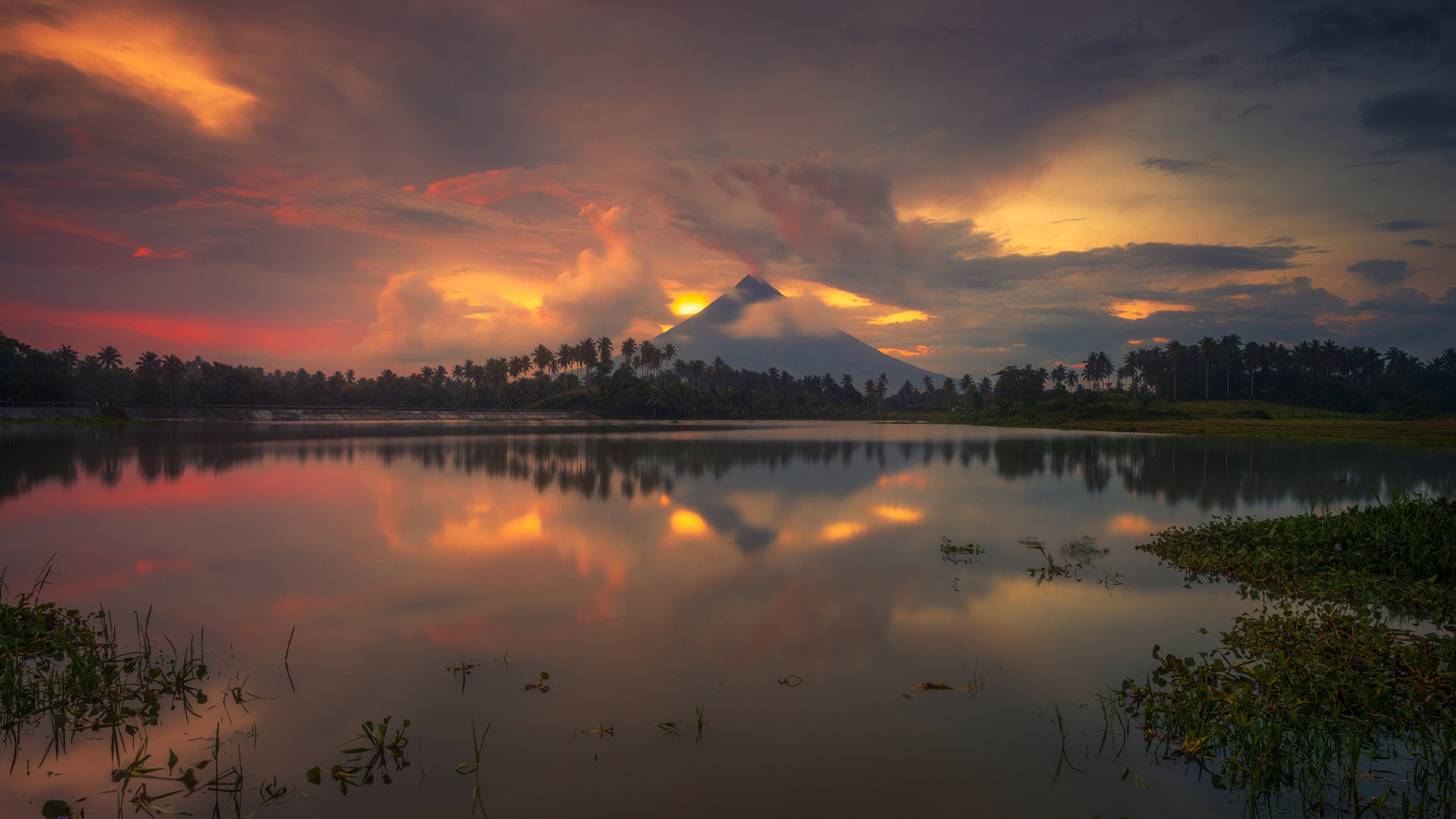Gabawan Lake, Majestic volcano, Daraga Albay, Desktop wallpapers, 3840x2160 4K Desktop