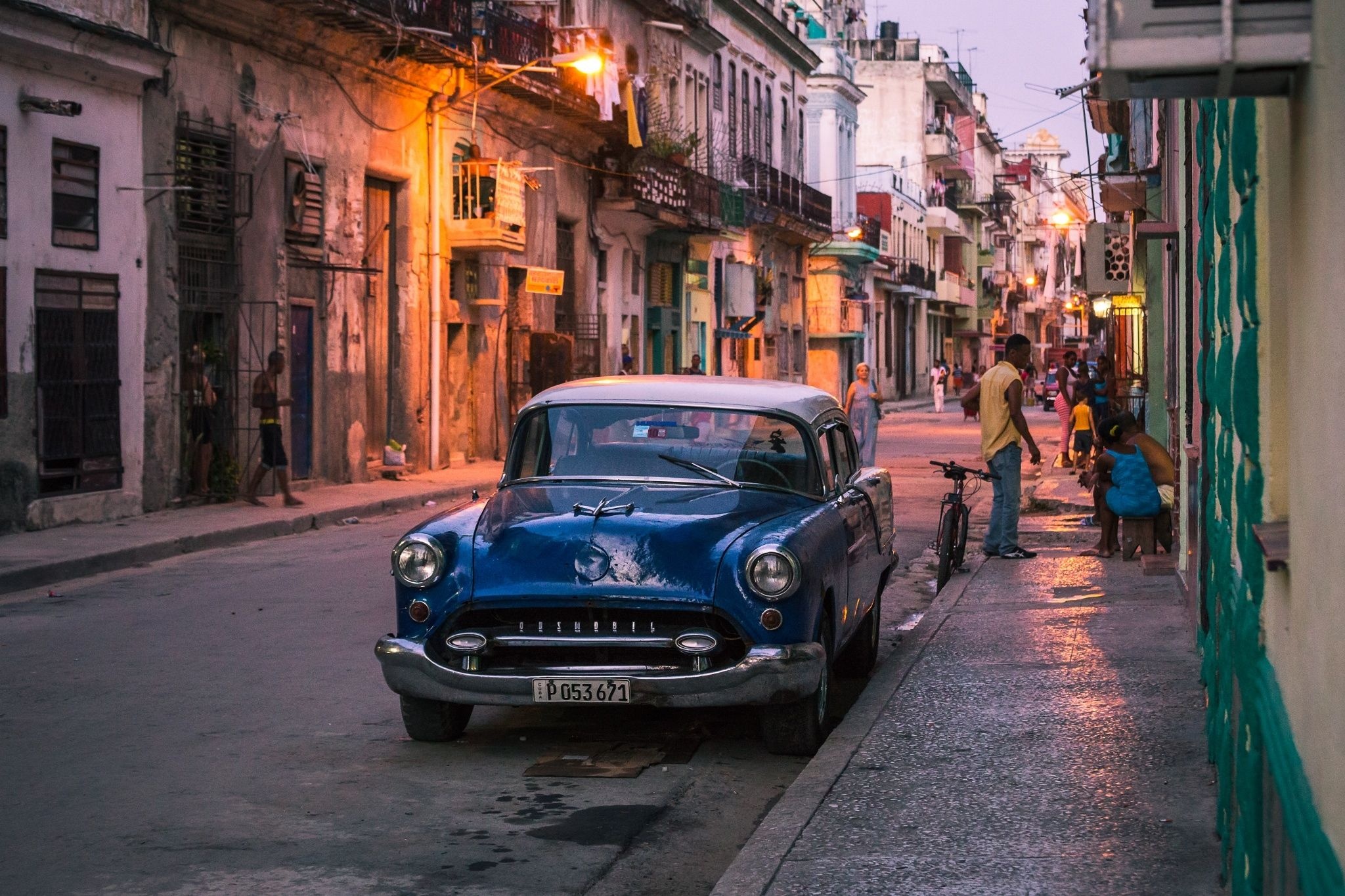 Havana after dark, Vibrant nightlife, Cuban street life, Energetic city, 2050x1370 HD Desktop