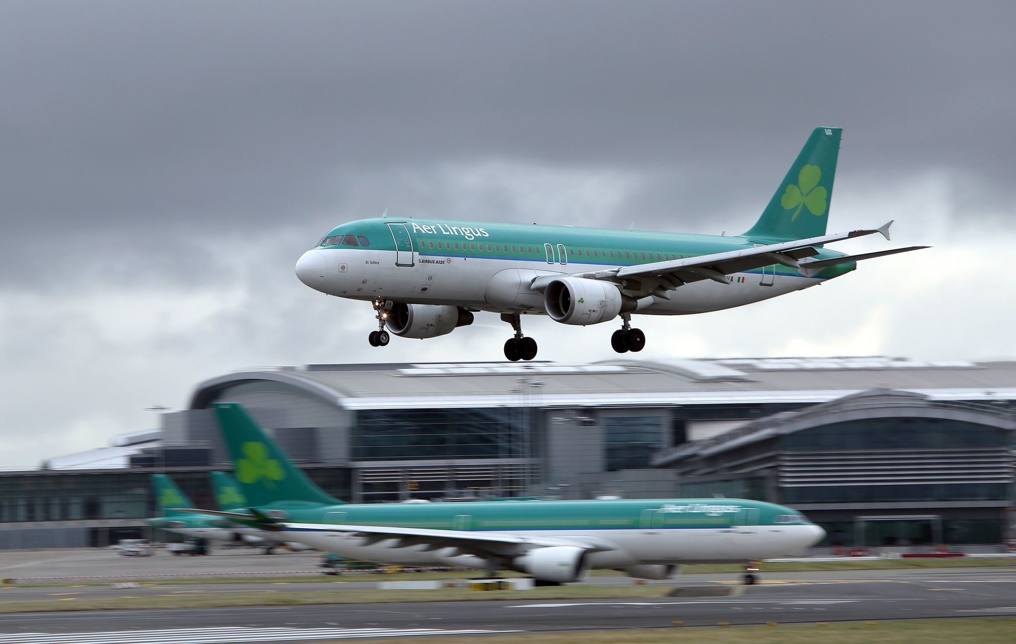 Aer Lingus, Airline consolidation, Europe, The New York Times, 2050x1300 HD Desktop