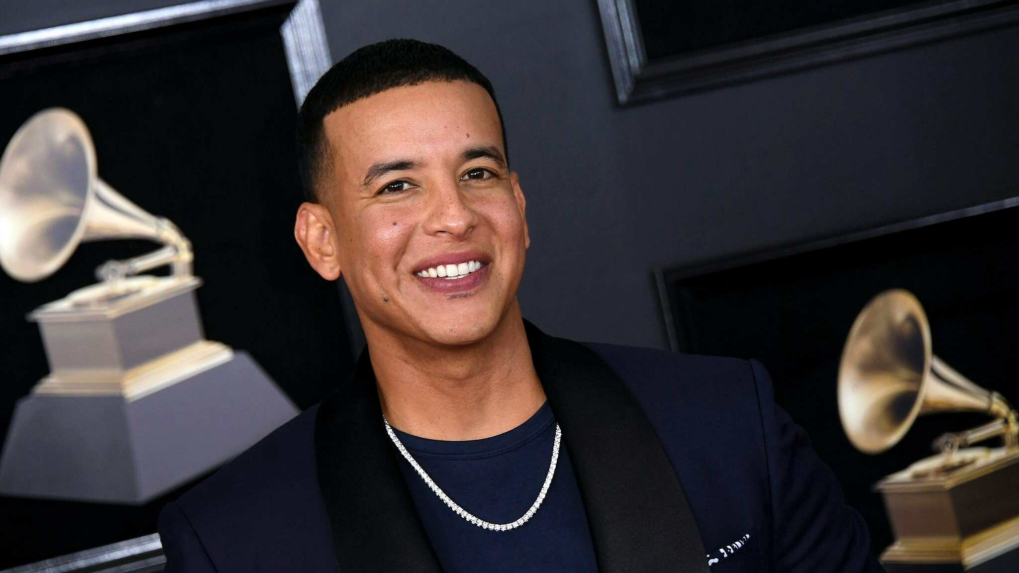 Daddy Yankee: Reggaeton star, was awarded Artist of the Year at the 13th Billboard Latin Music Awards. 2050x1160 HD Background.
