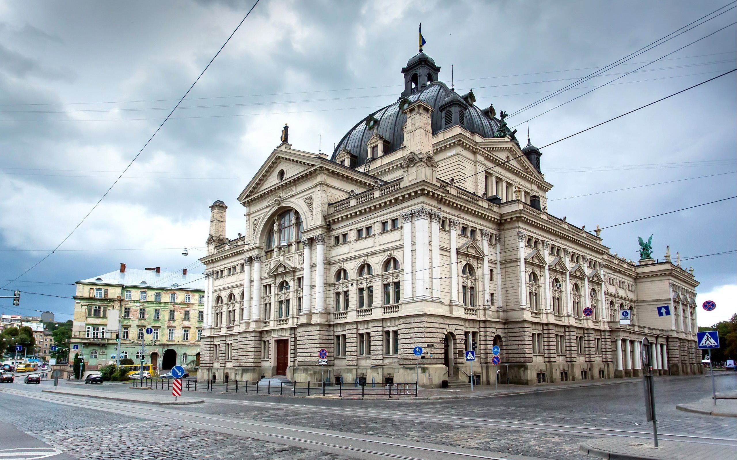 Lviv buildings, Opera and ballet theatre, Summer street, High quality wallpapers, 2560x1600 HD Desktop