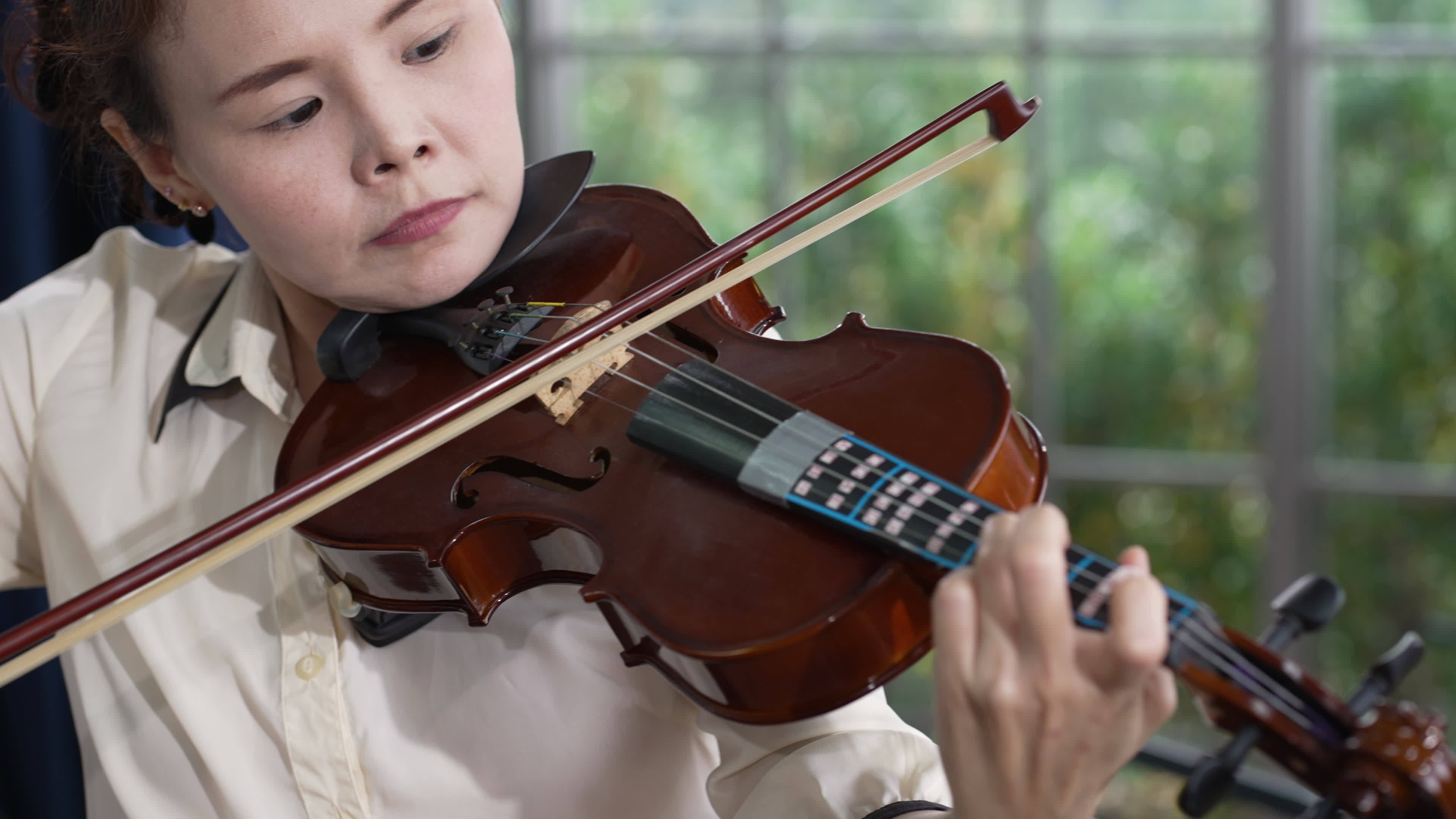 Violin: String Onstrument, Violin Set Up In The Manner Of The Baroque Period Of Music, Bowing The Strings. 3840x2160 4K Wallpaper.