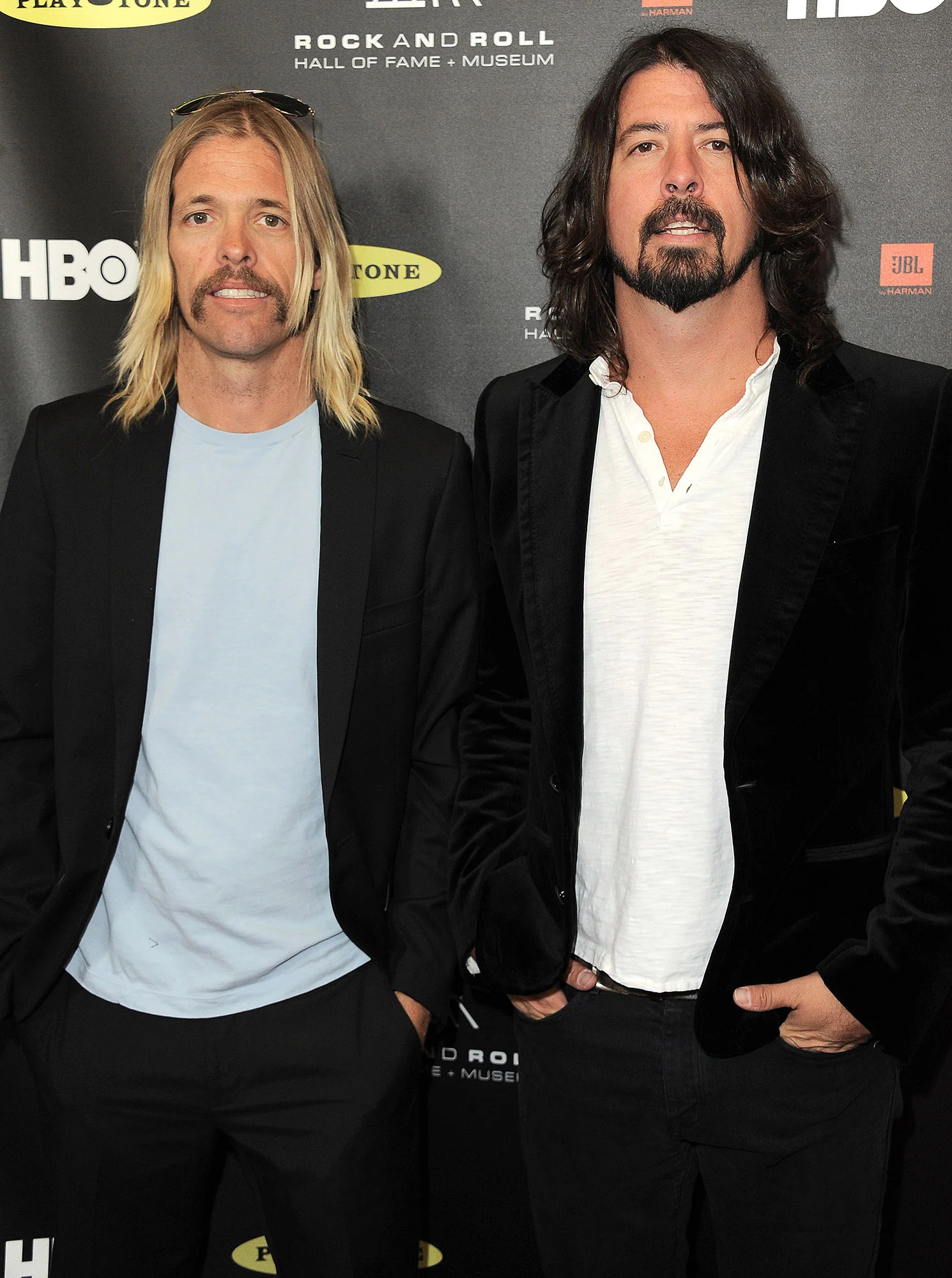 Dave Grohl, Taylor Hawkins, Enduring friendship, Foo Fighters, 1490x2000 HD Phone